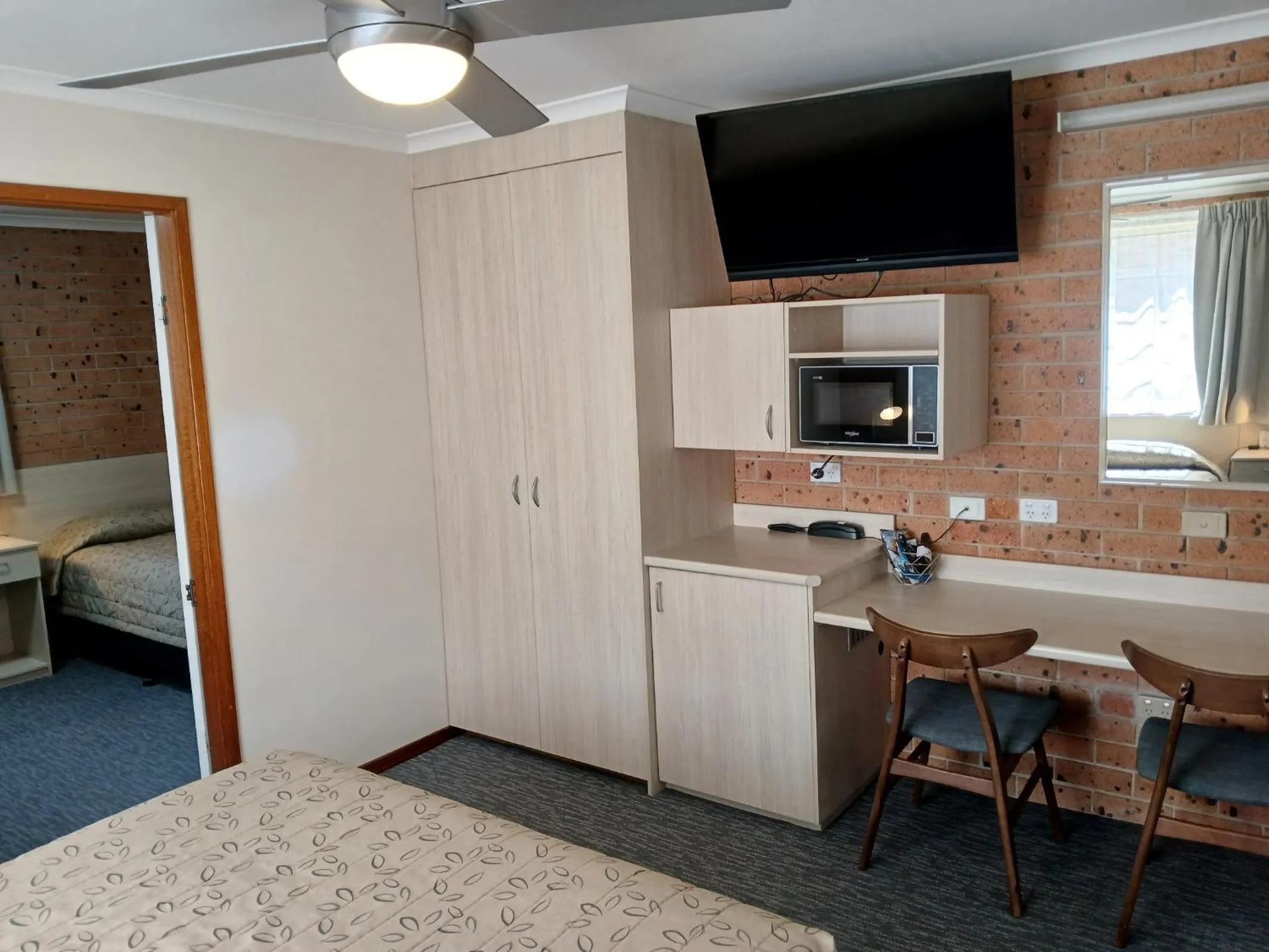 TV and multimedia, Bed in Cardiff Motor Inn