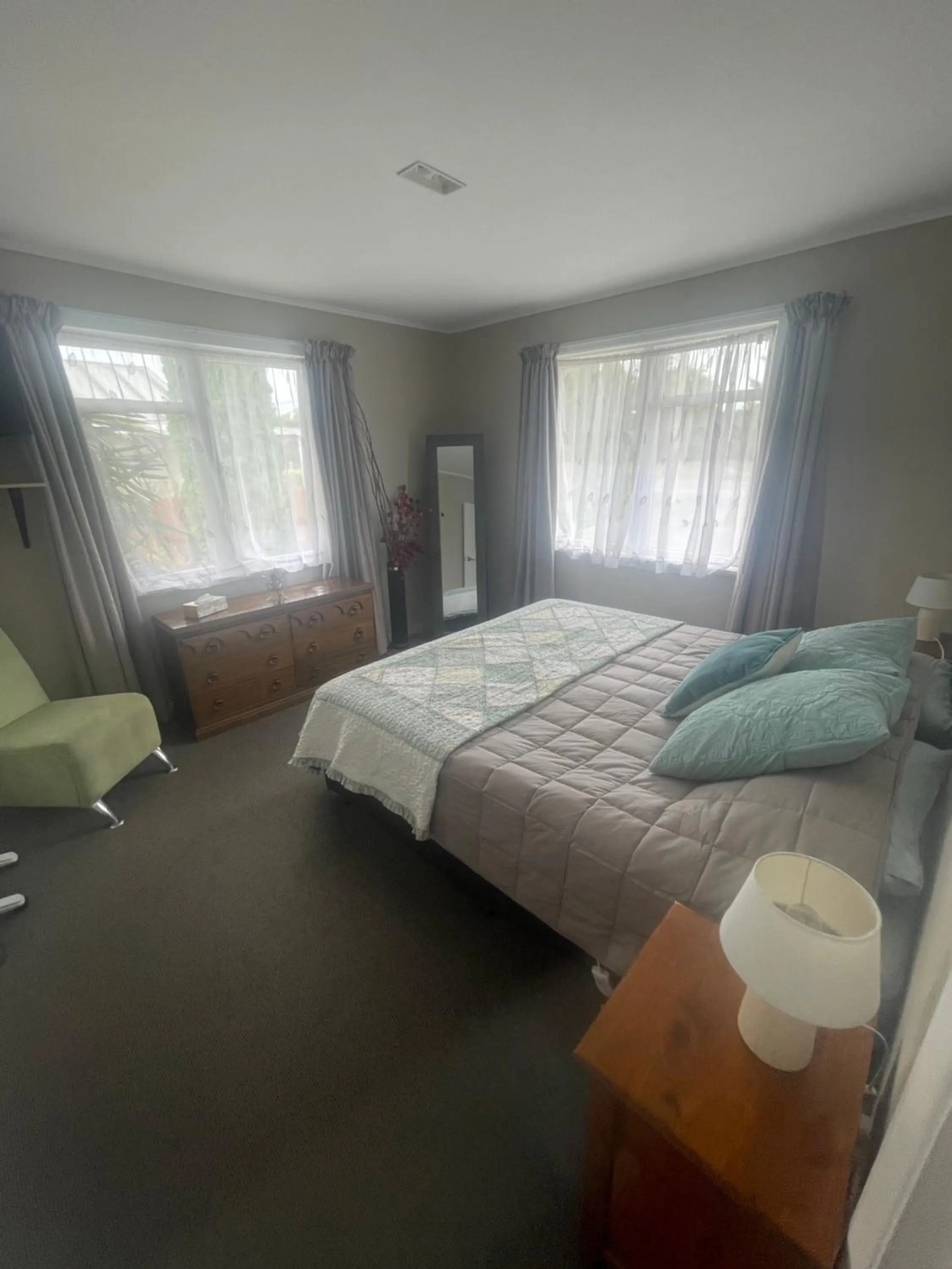 Bed in Springfield Motel and Lodge