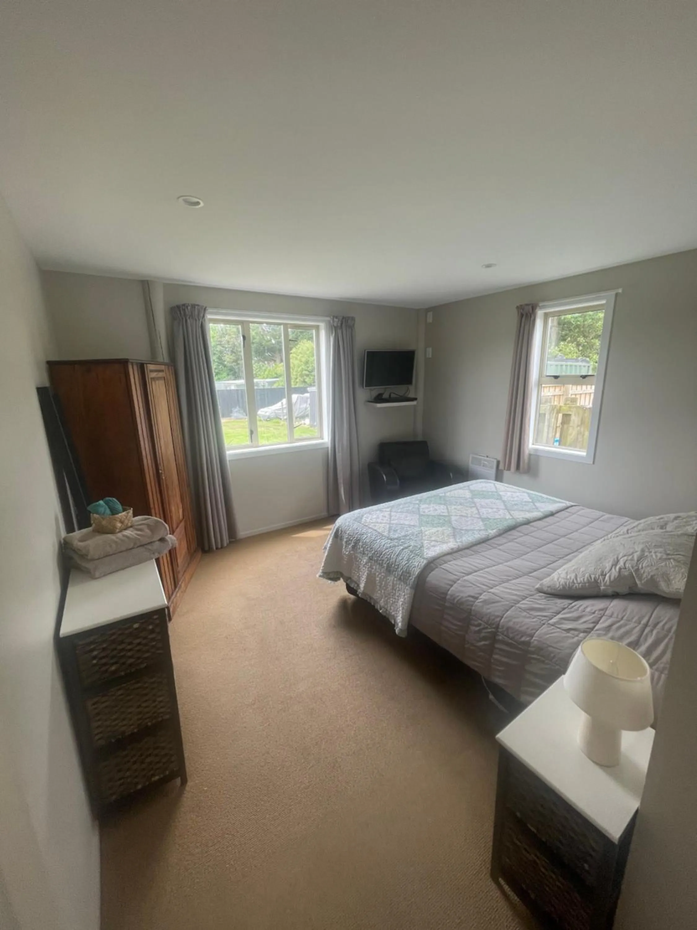 Bed in Springfield Motel and Lodge