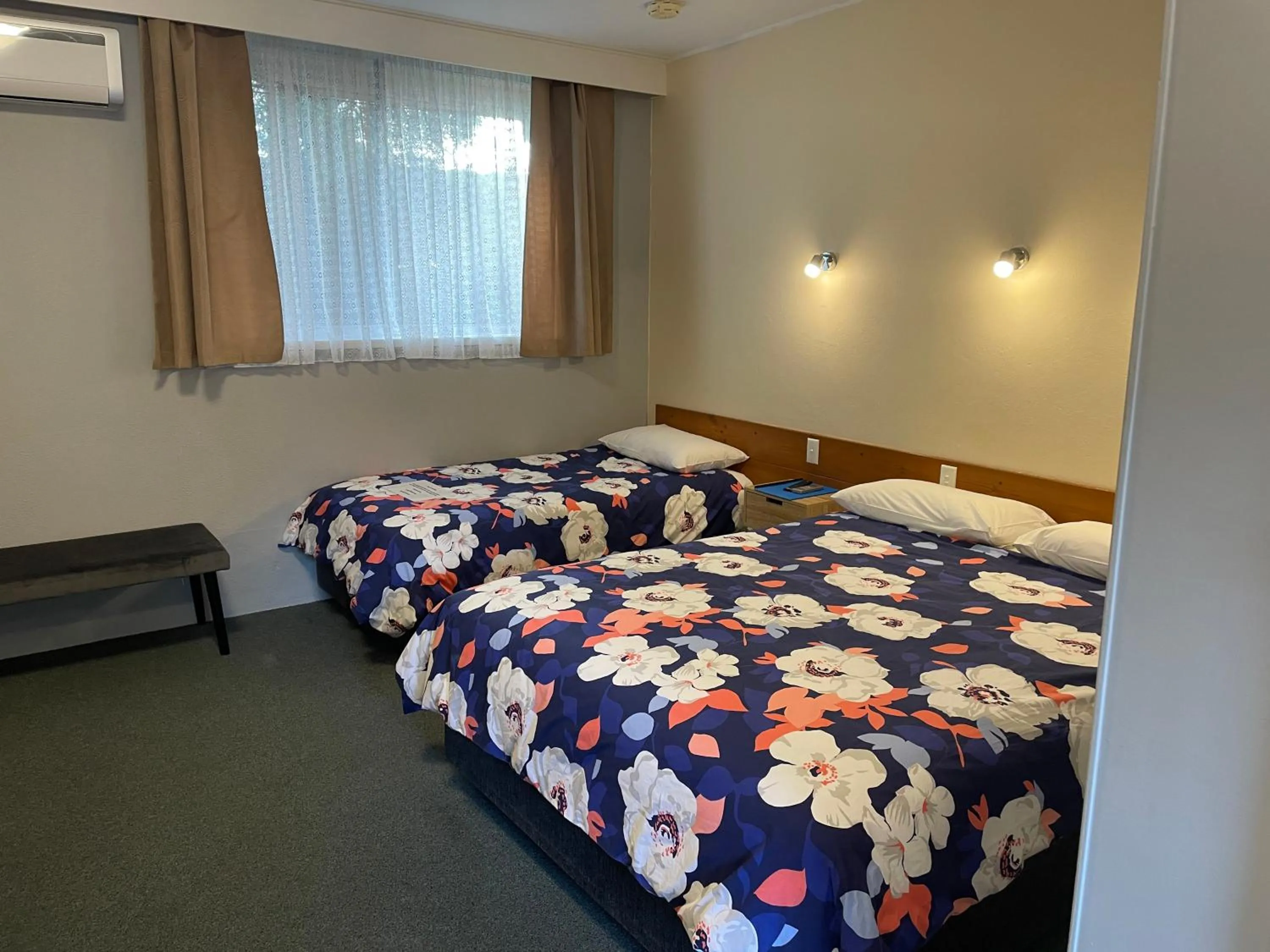 Bed in Camperdown Cascade Motel