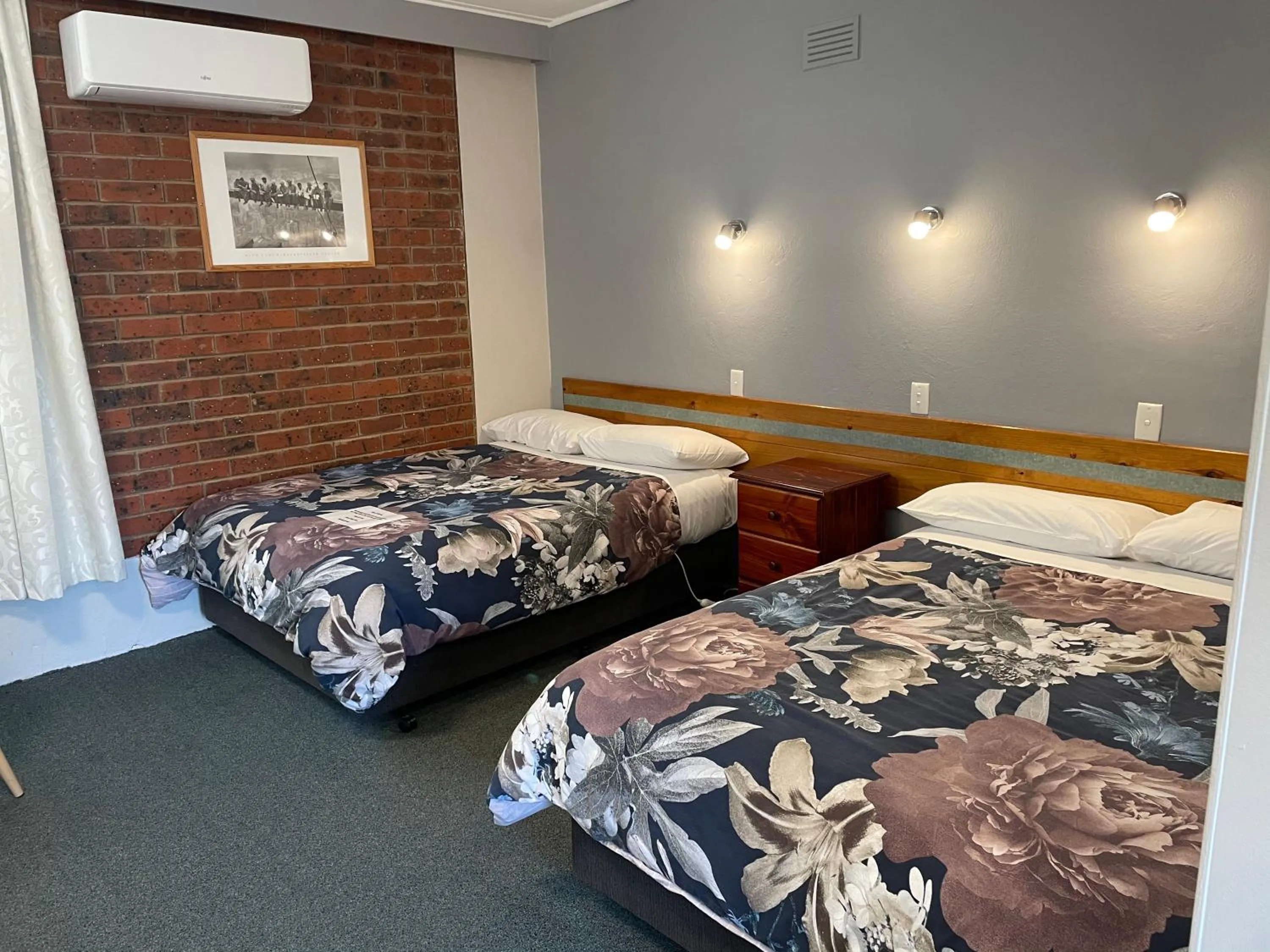 Bed in Camperdown Cascade Motel