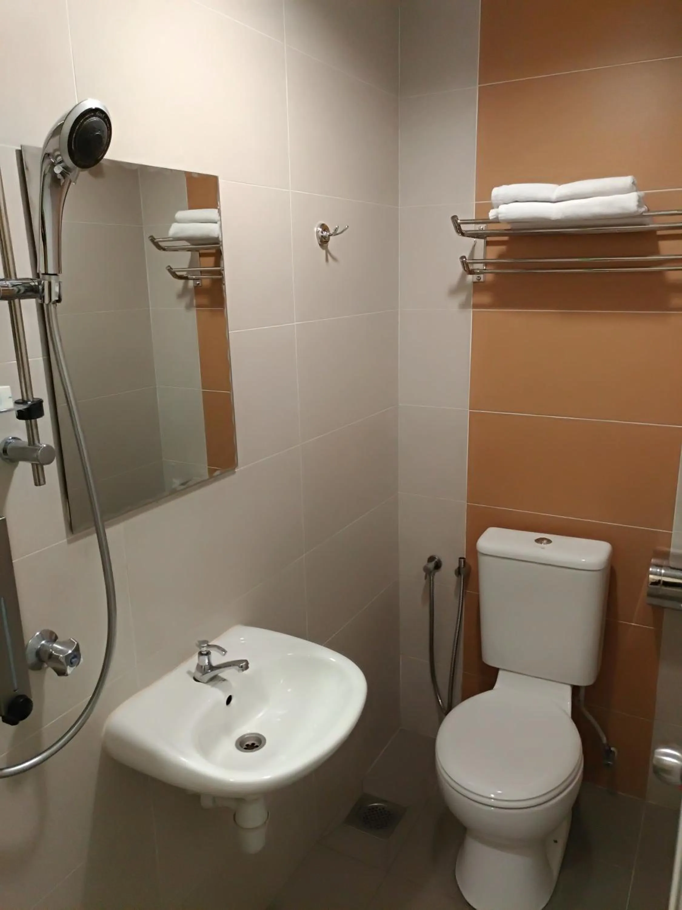 Shower in Hotel Strawberry Fields