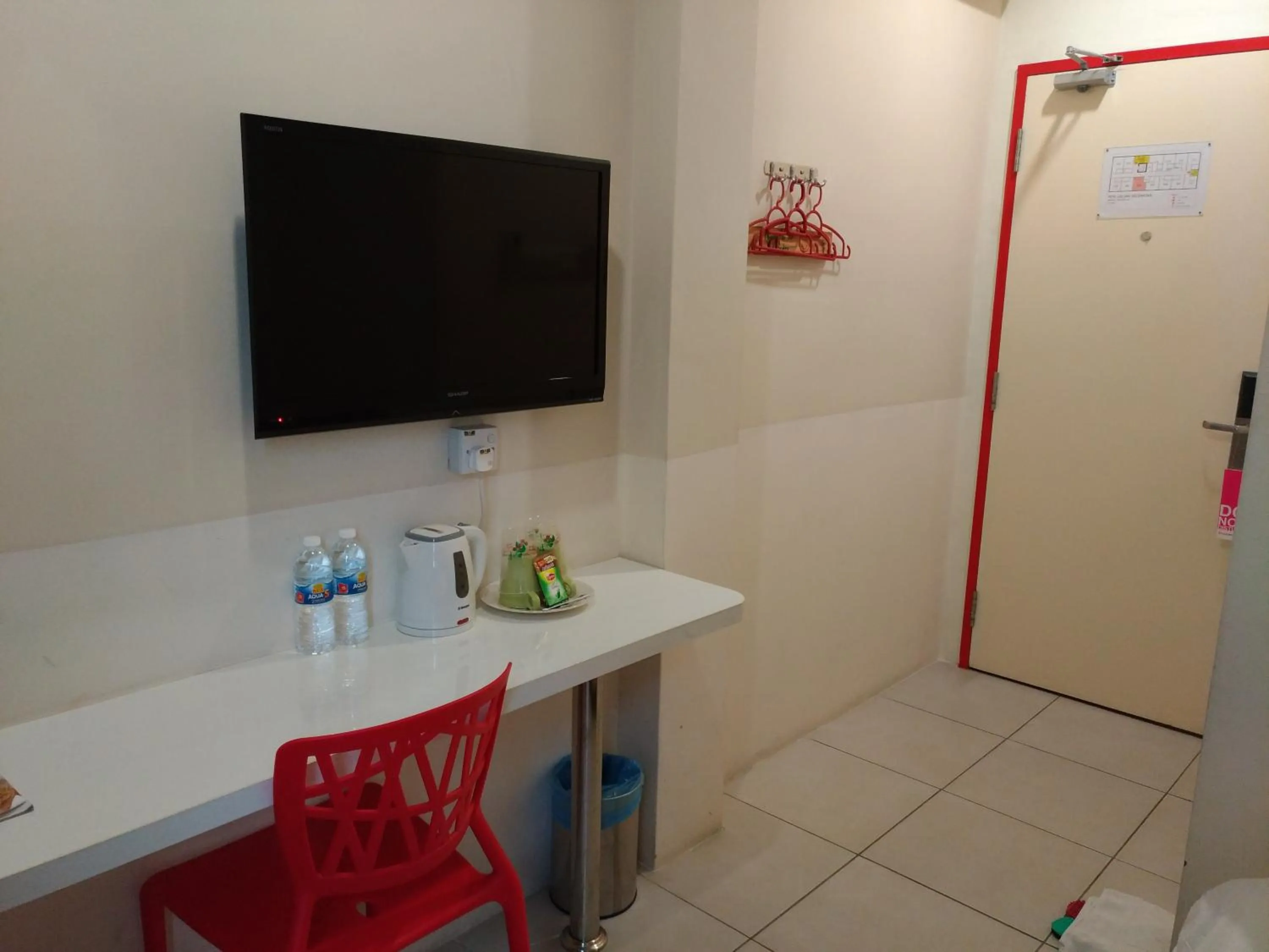 TV and multimedia in Hotel Strawberry Fields