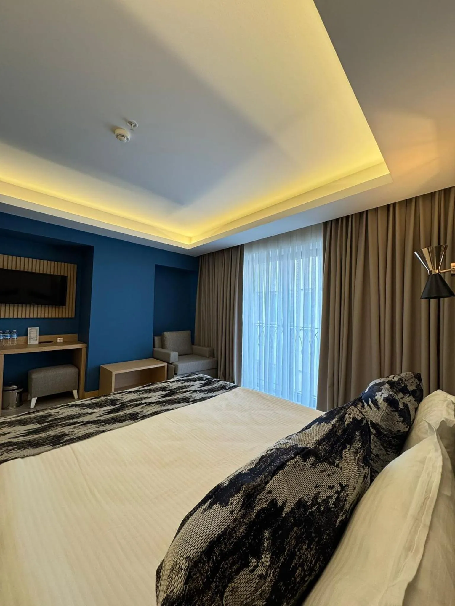 View (from property/room), Bed in Downtown Sirkeci Hotel