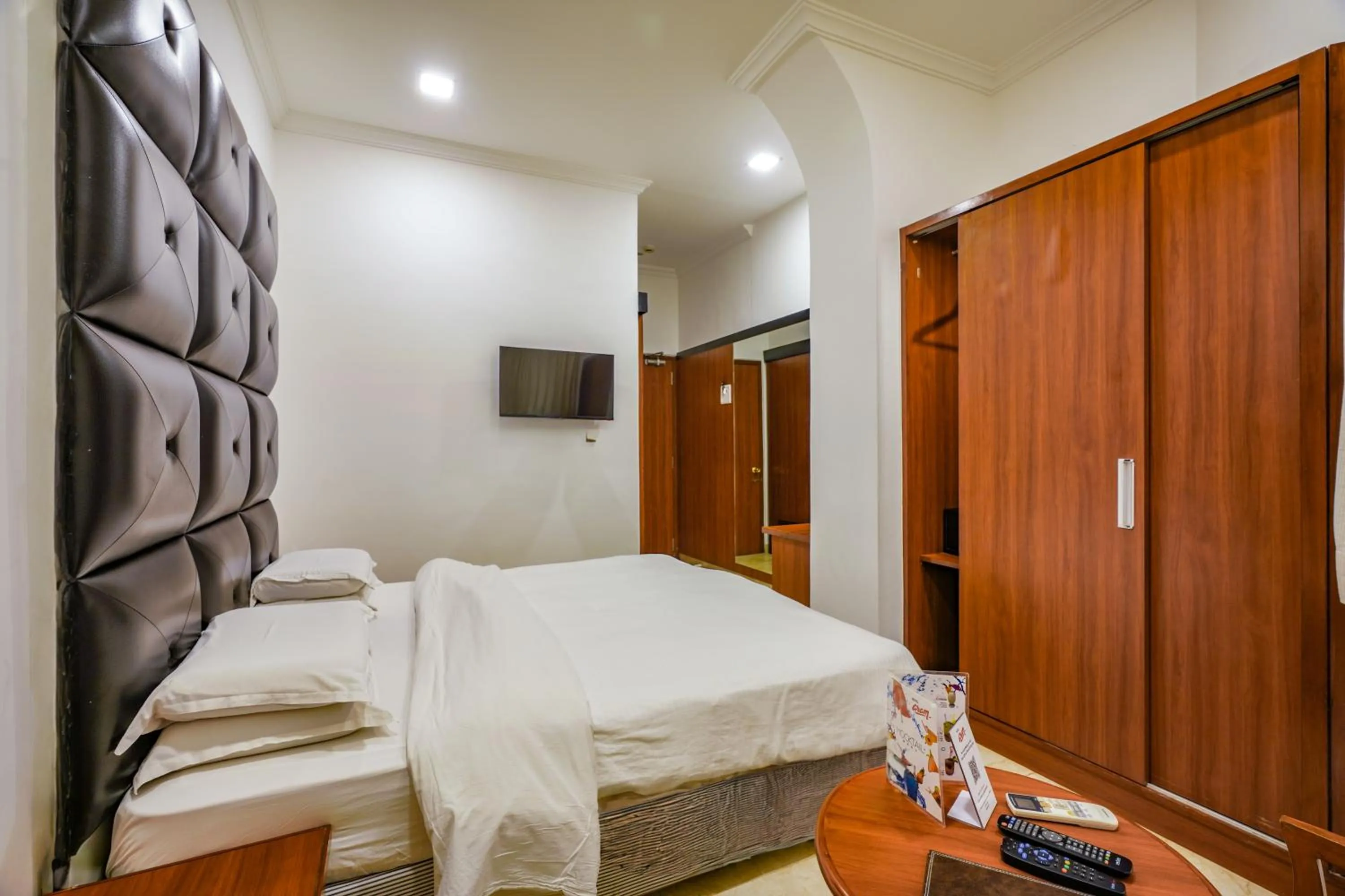 Bedroom, Bed in Hotel Aram