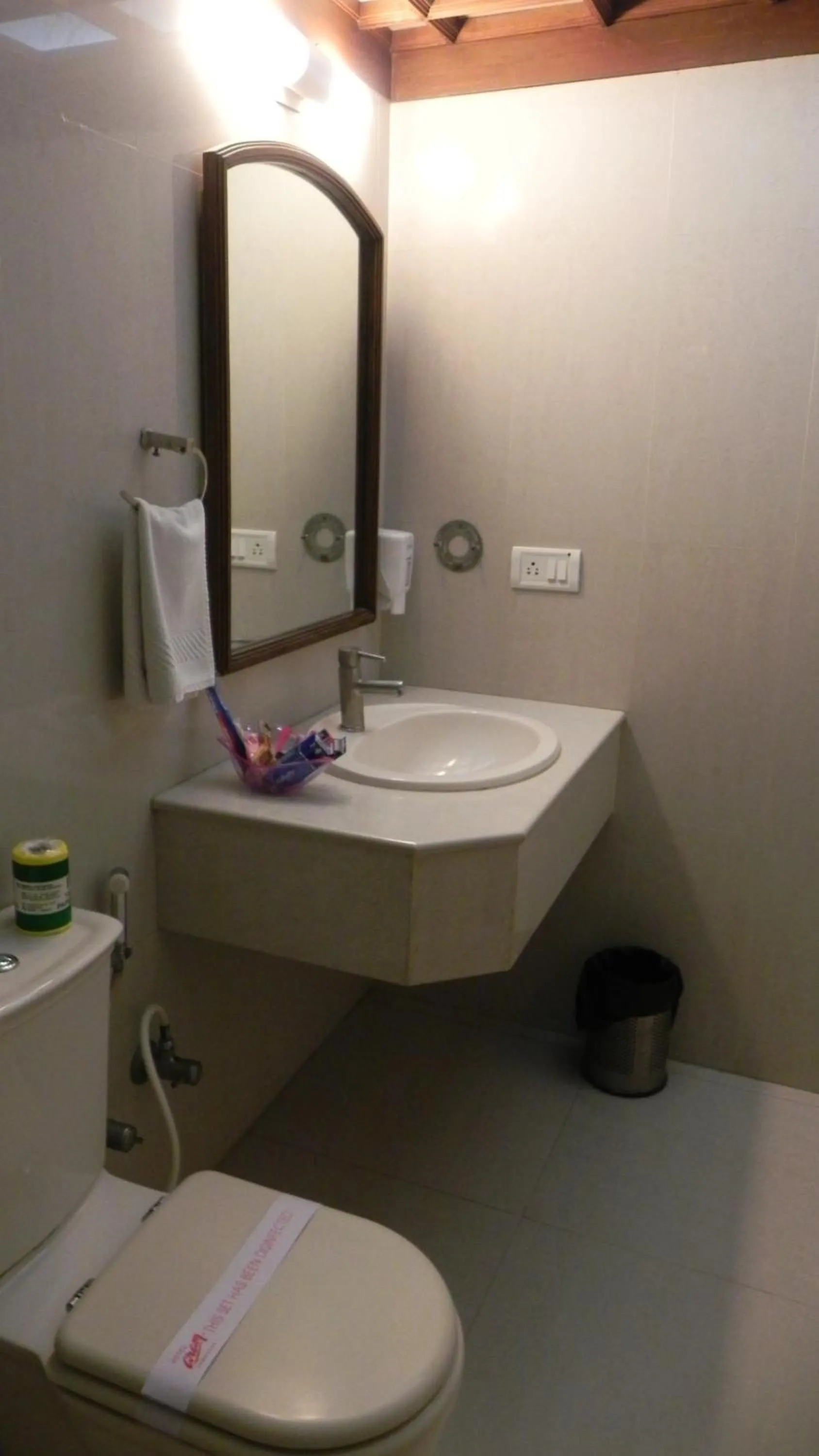 Toilet in Hotel Aram