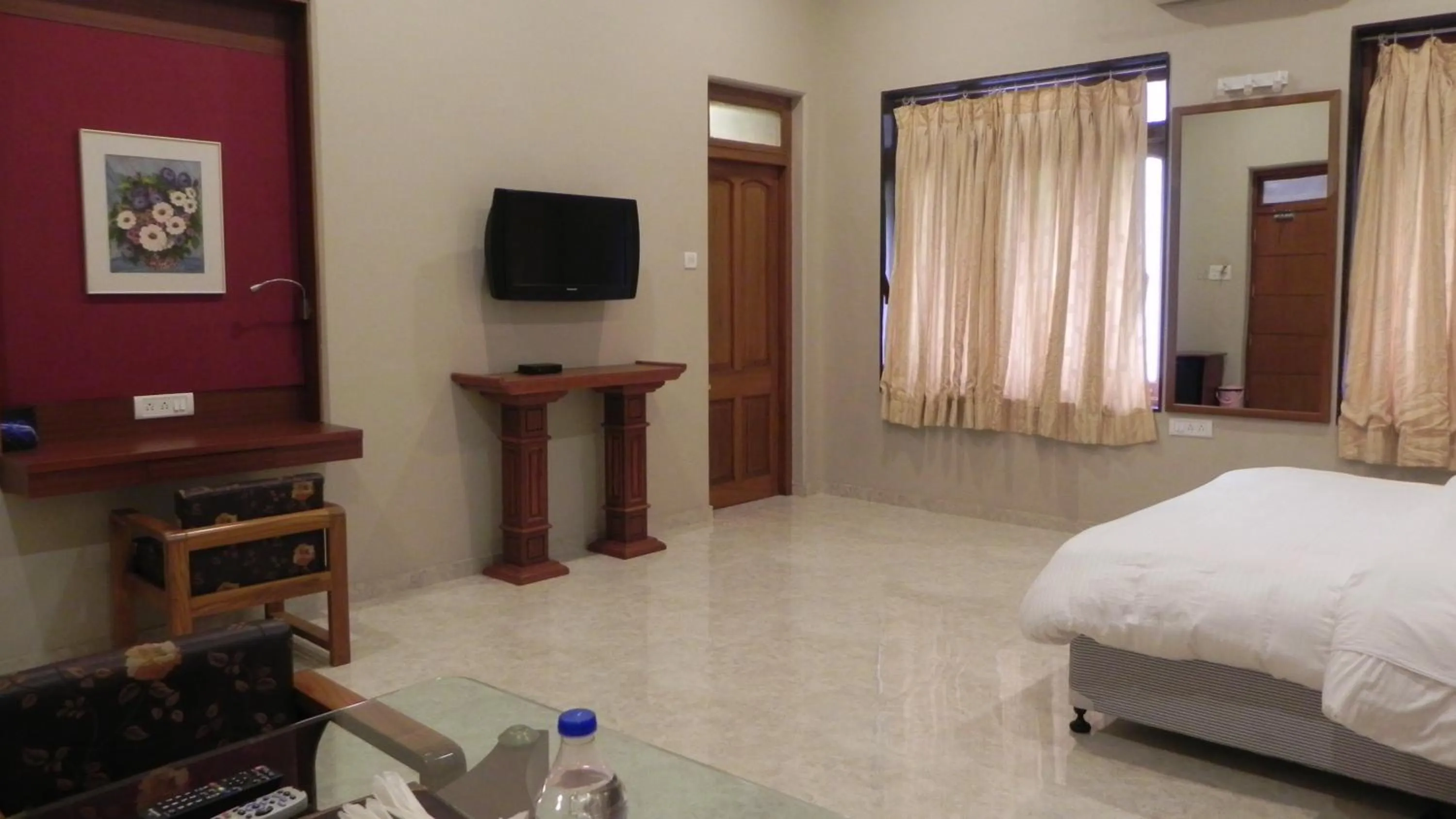 TV and multimedia, Bed in Hotel Aram