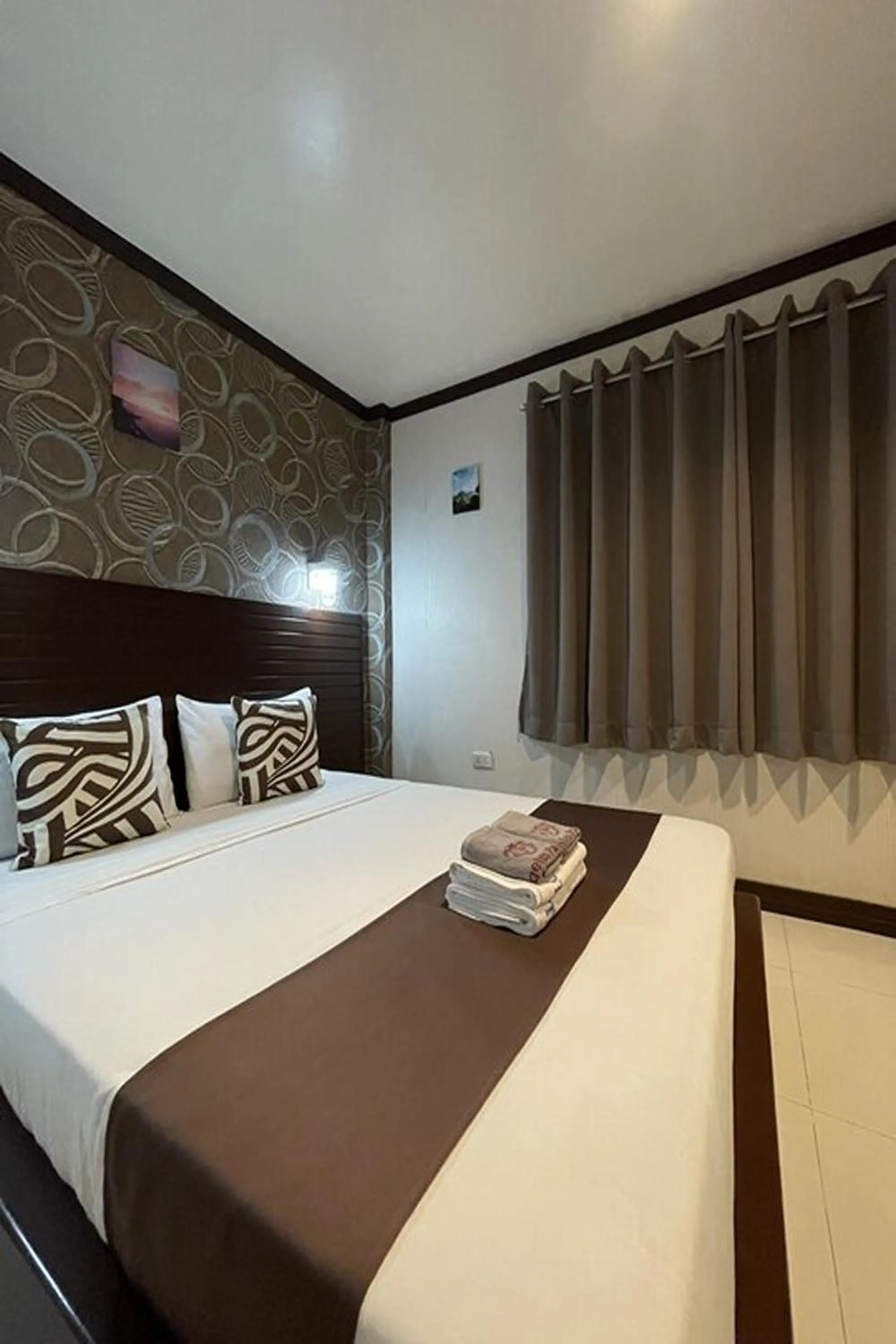 Bedroom, Bed in Angeles Palace Hotel