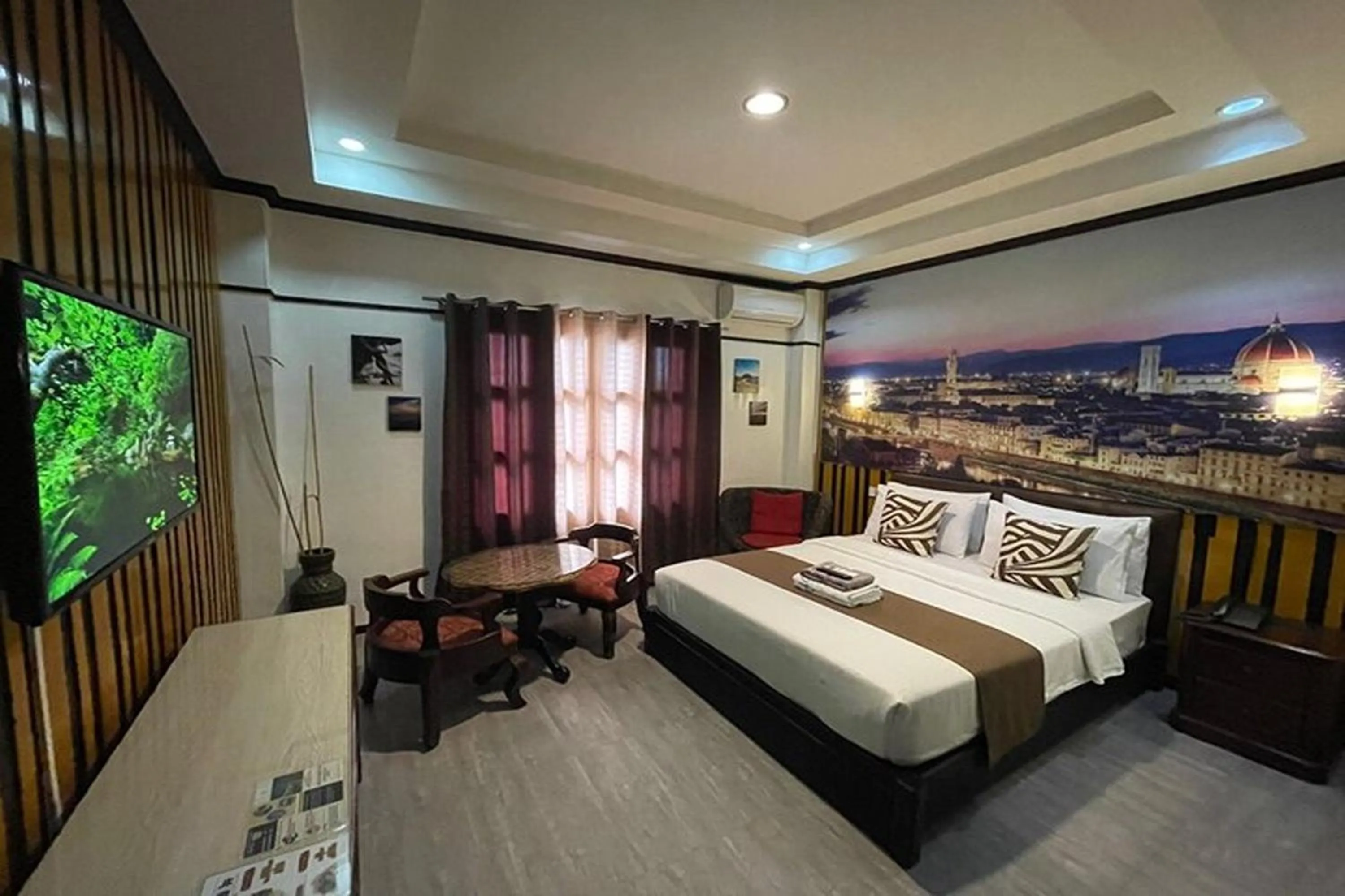 Bedroom, Bed in Angeles Palace Hotel