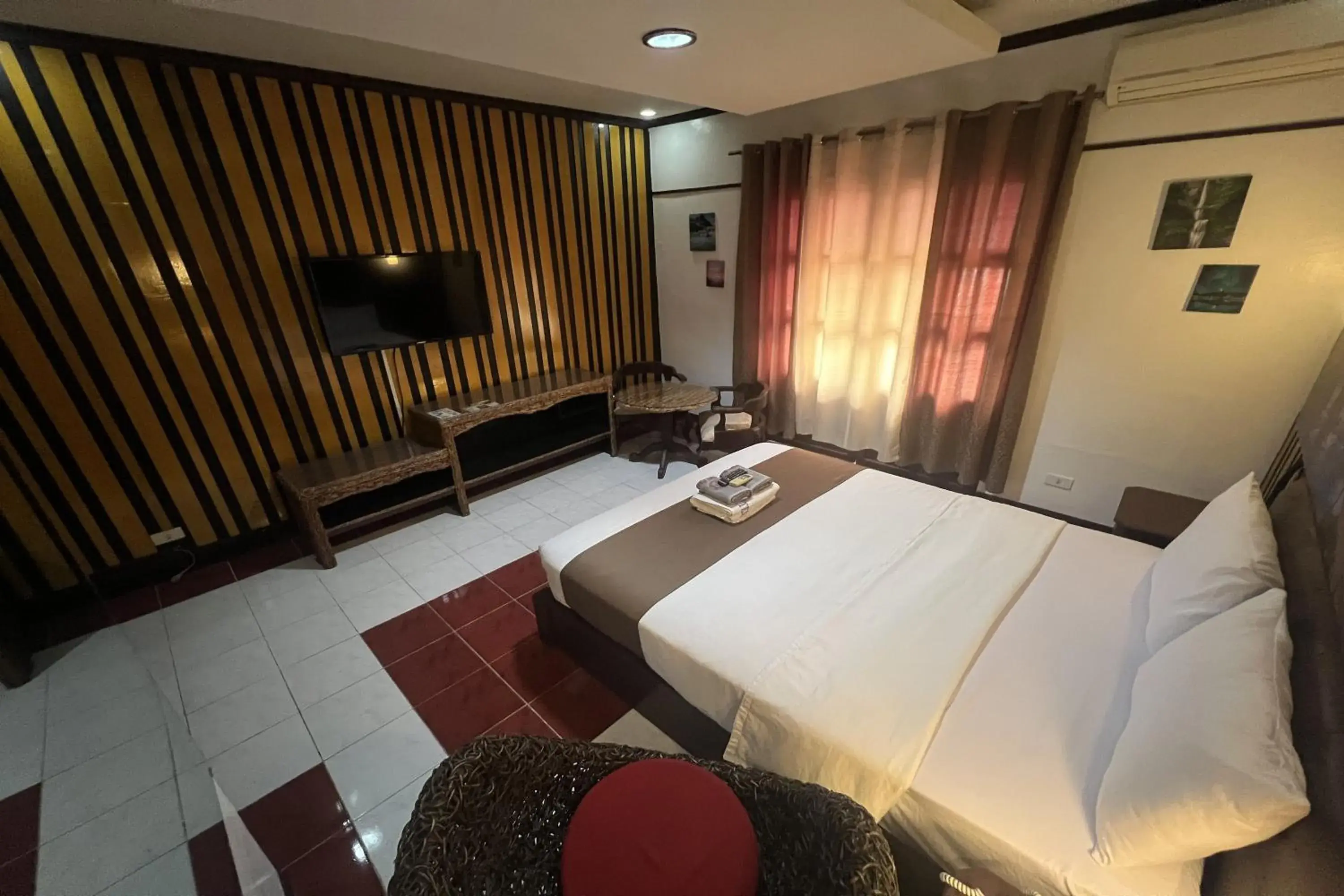 Photo of the whole room, Bed in Angeles Palace Hotel Photo of the whole room, Bed in Angeles Palace Hotel