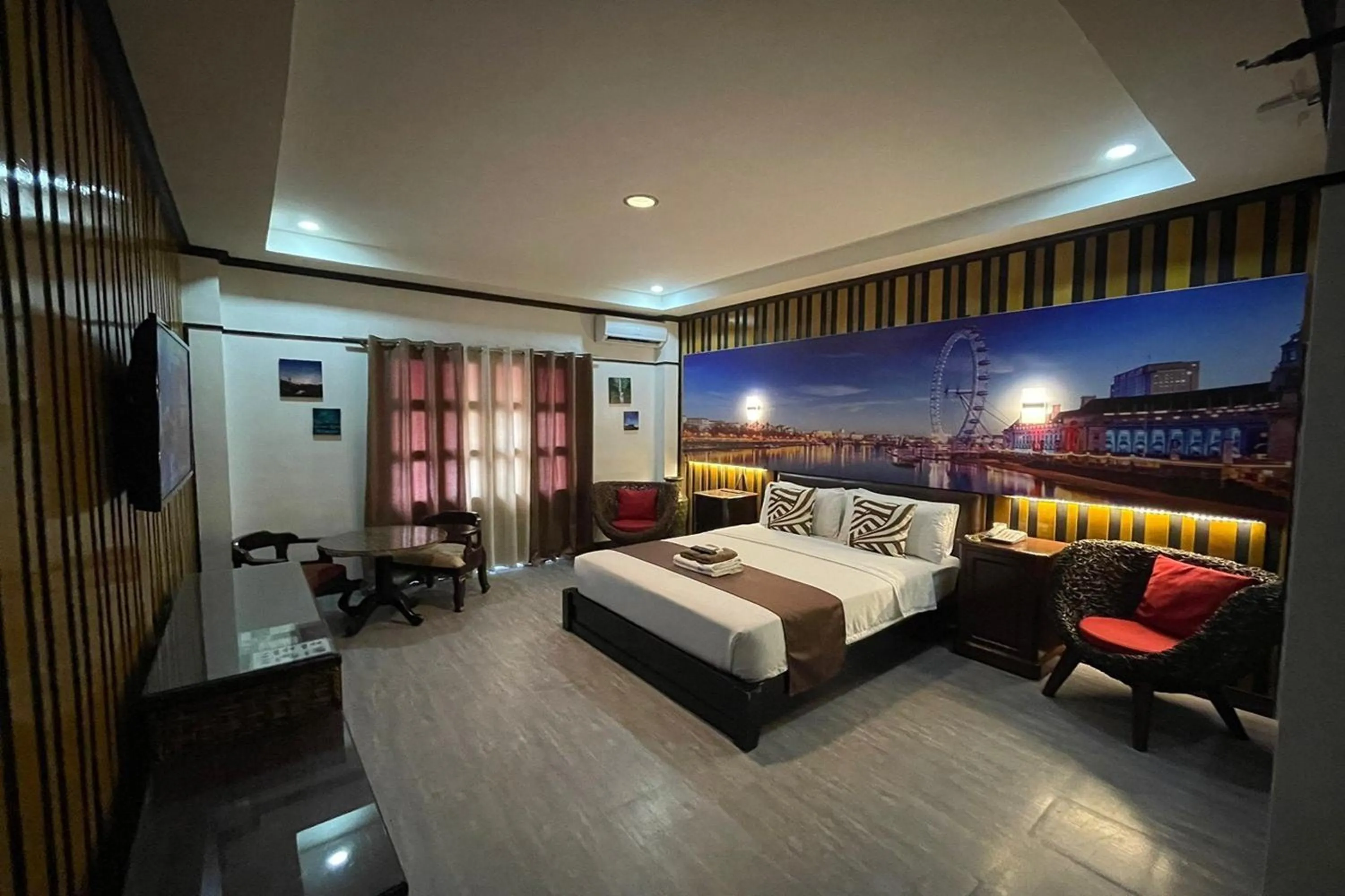 Bedroom, Bed in Angeles Palace Hotel