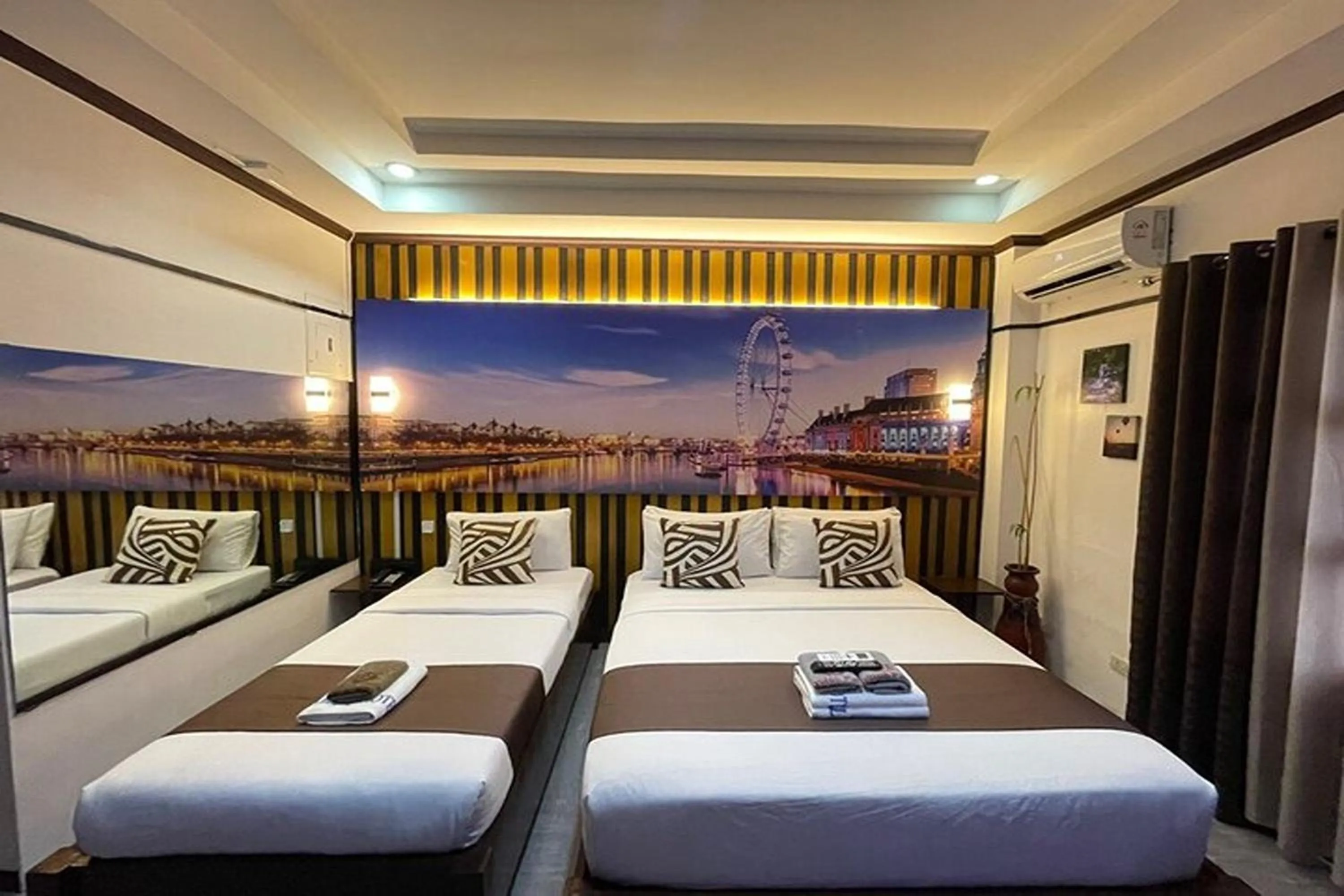 Bedroom, Bed in Angeles Palace Hotel