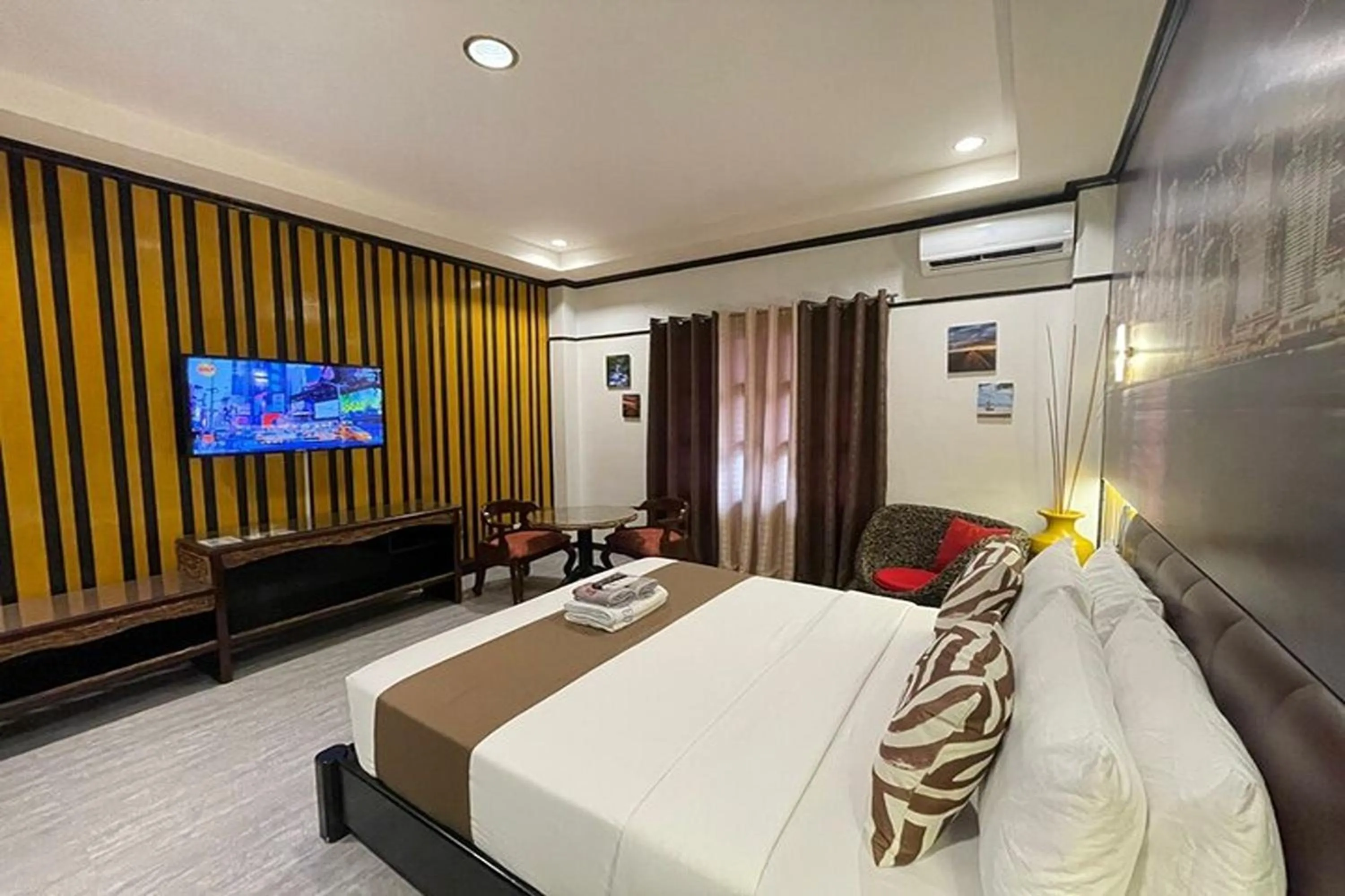 Bedroom, Bed in Angeles Palace Hotel