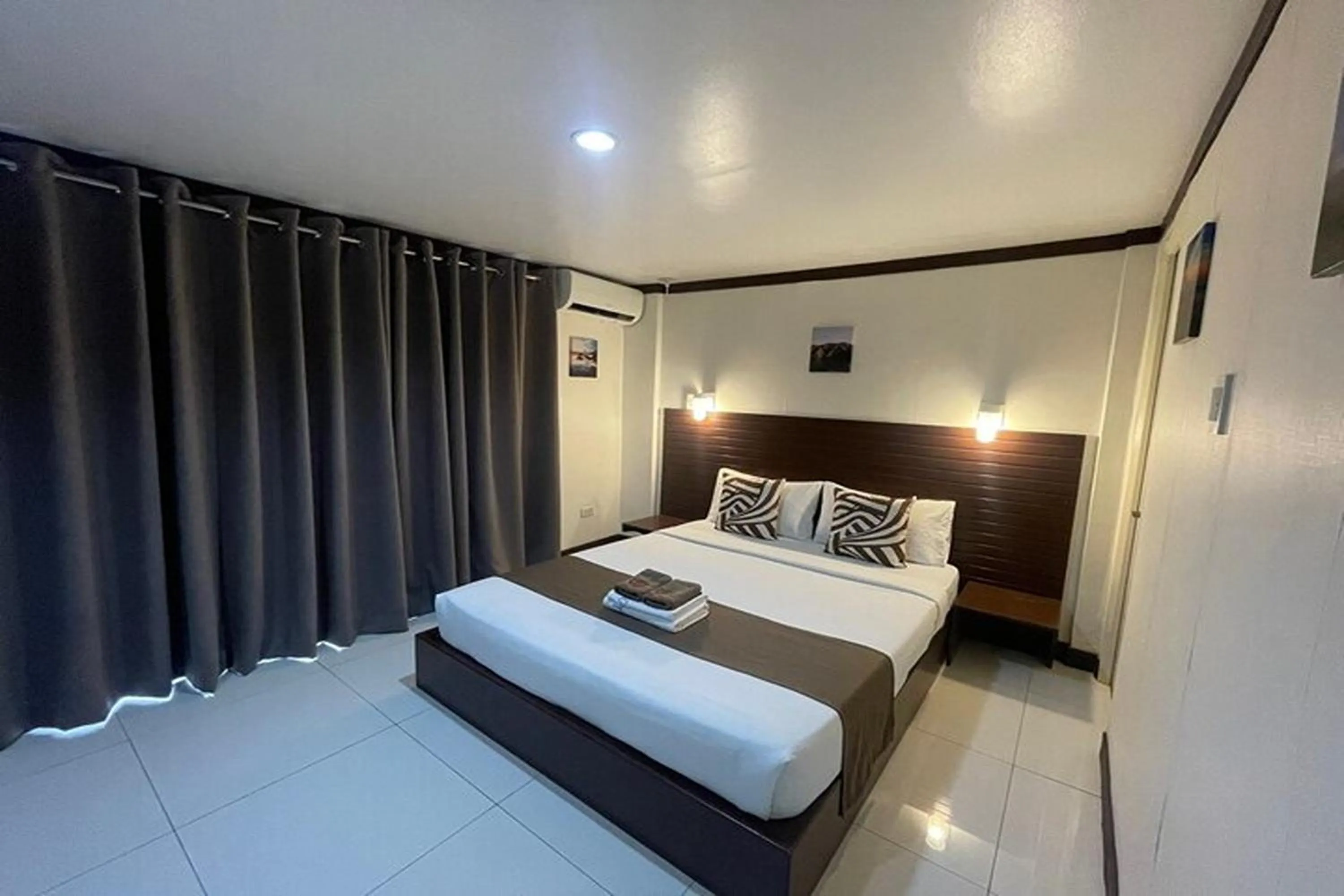 Bedroom, Bed in Angeles Palace Hotel