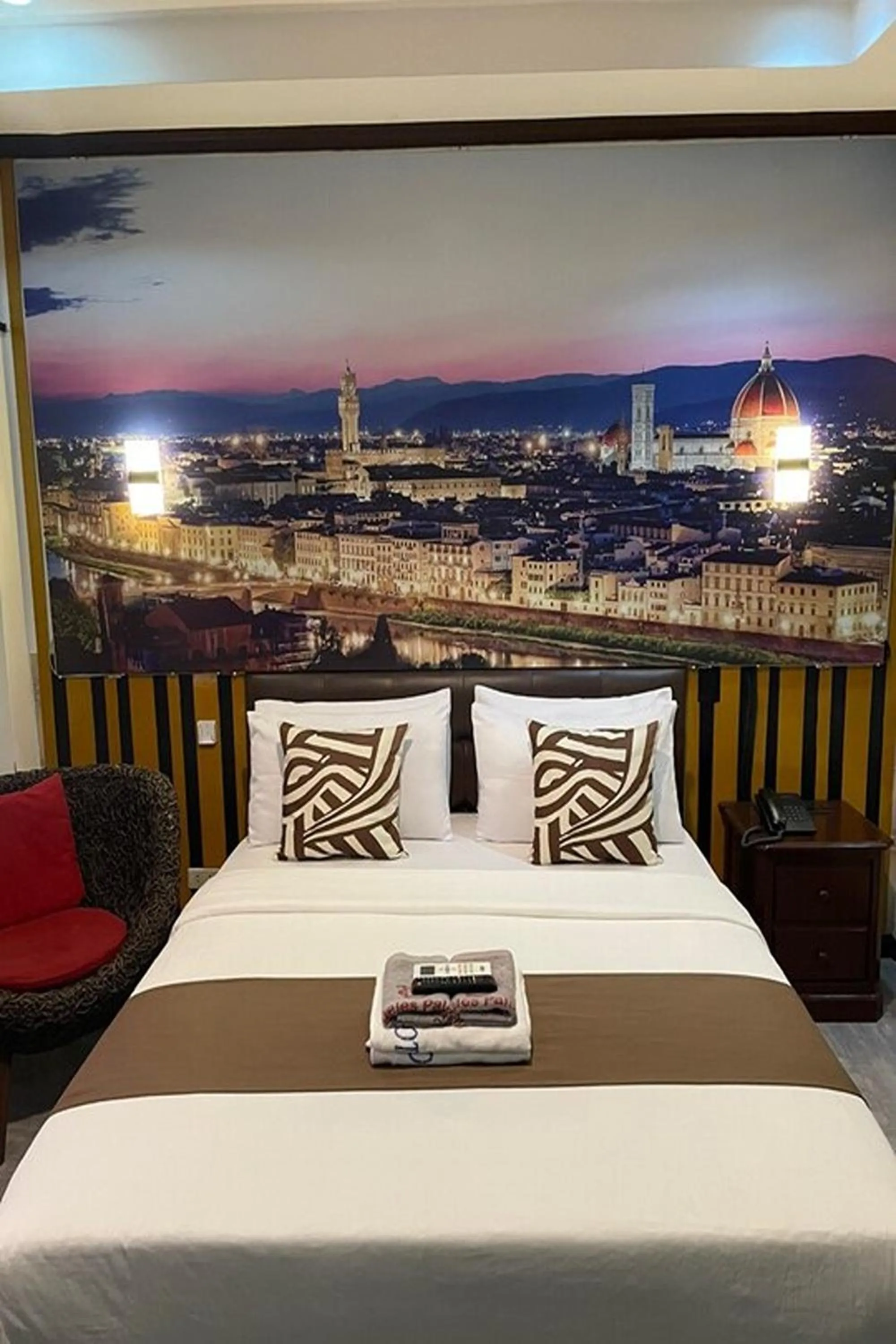 Bedroom, Bed in Angeles Palace Hotel