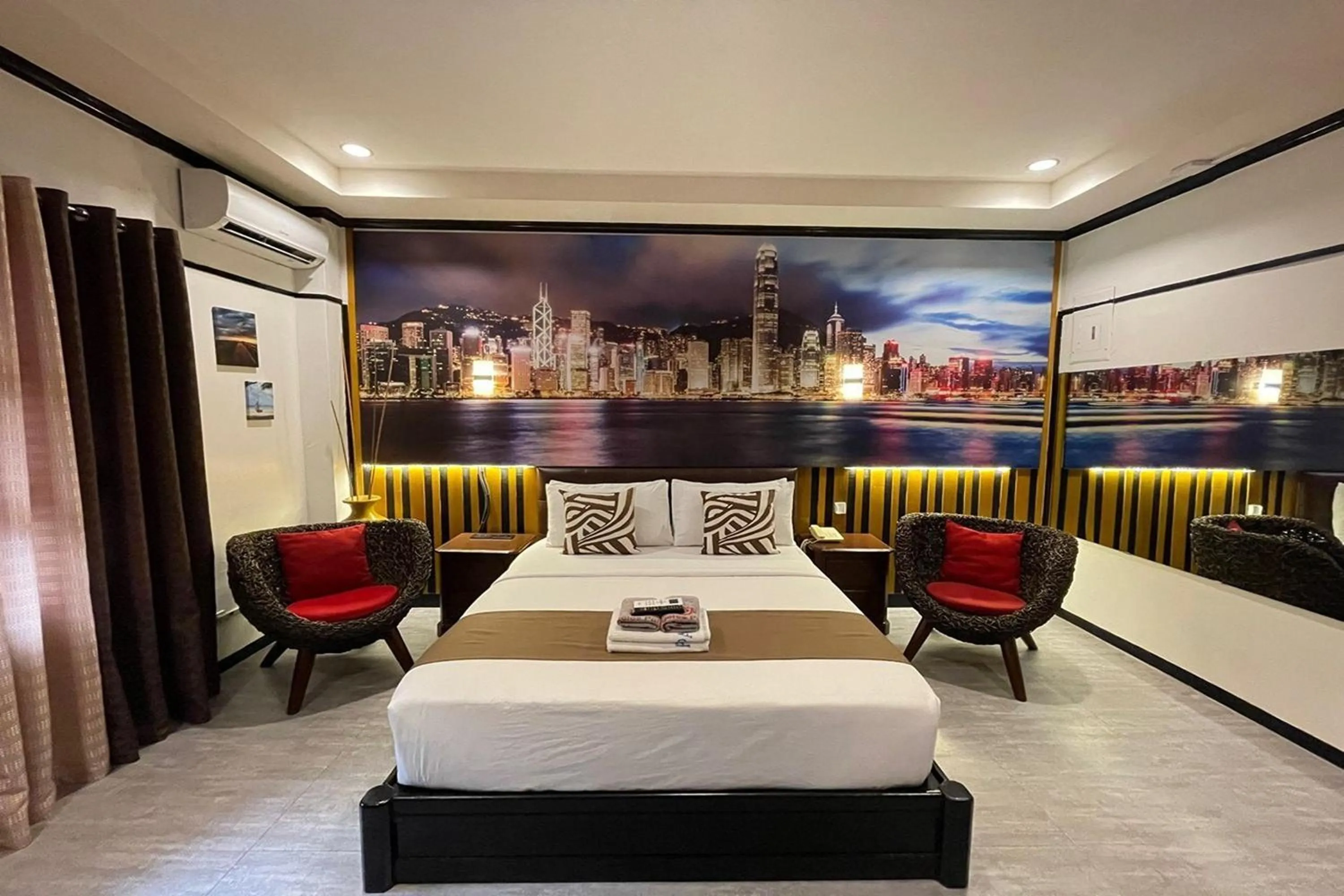 Bedroom, Bed in Angeles Palace Hotel