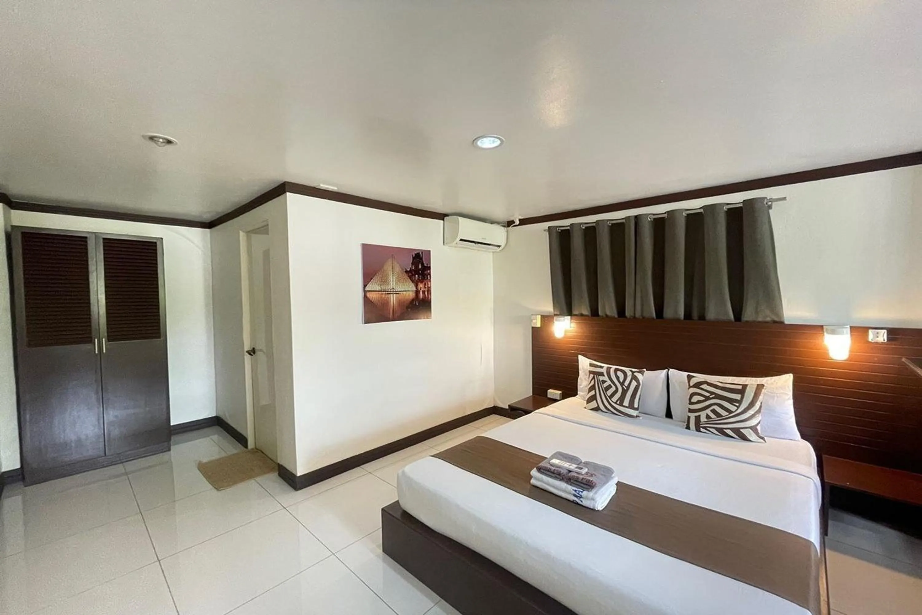 Bed in Angeles Palace Hotel