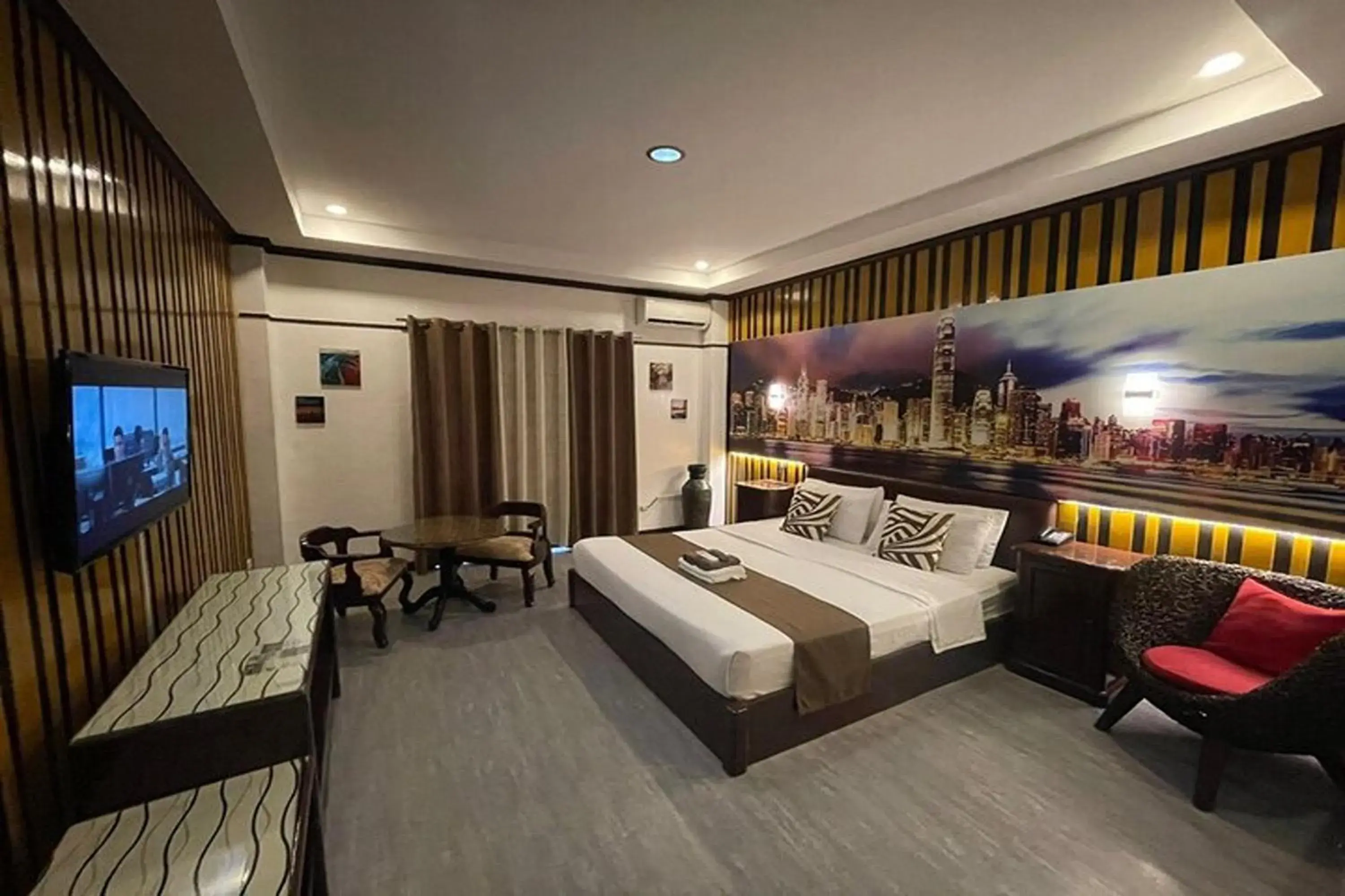 King Room with Balcony in Angeles Palace Hotel King Room with Balcony in Angeles Palace Hotel