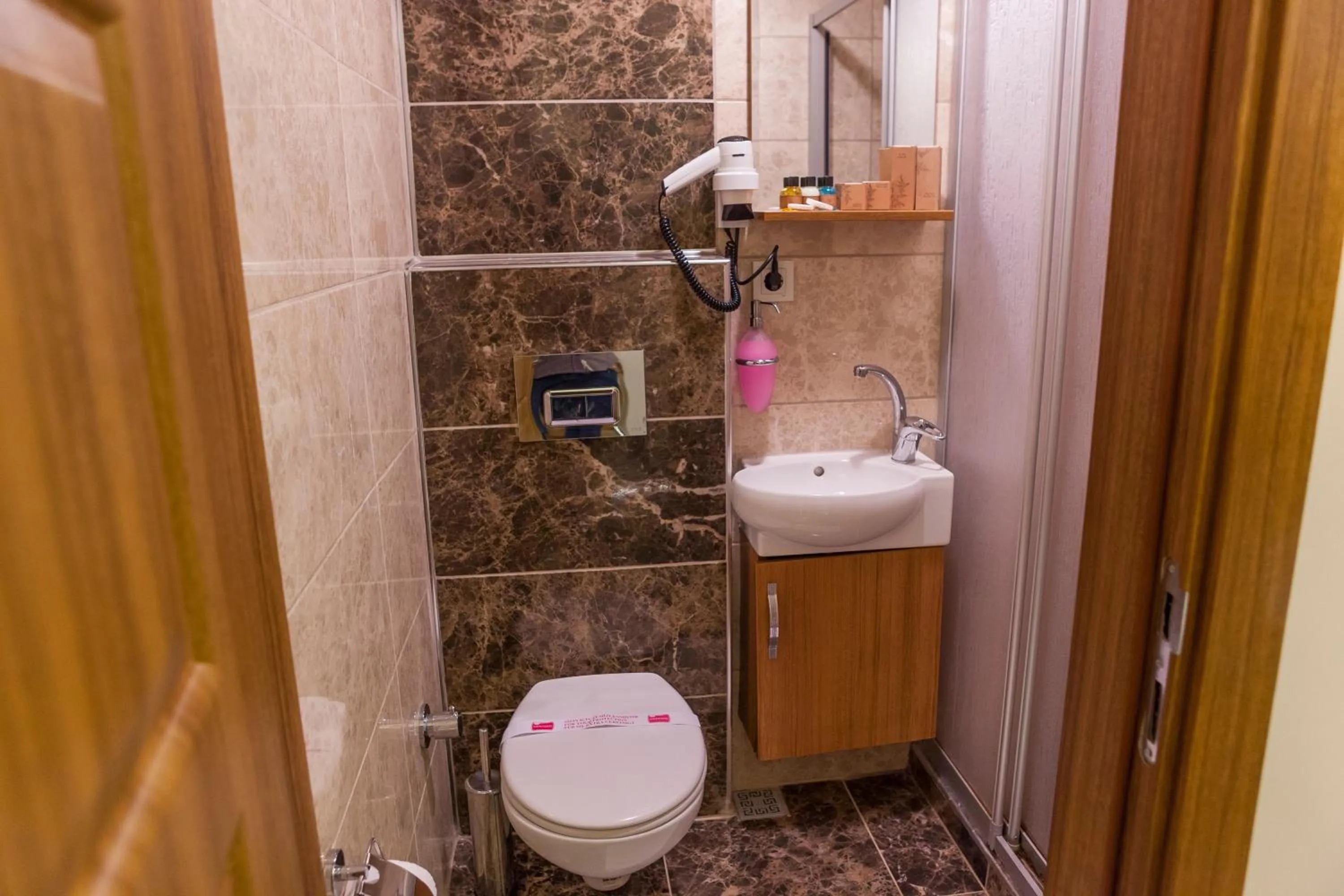 Bathroom in Fide Hotel