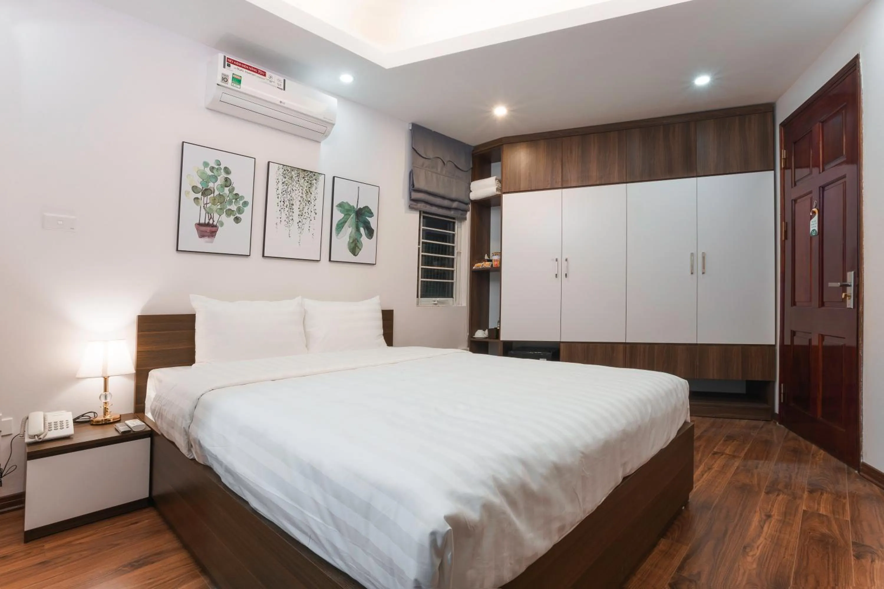 Photo of the whole room, Bed in Hanoi Veris Boutique Hotel & Spa