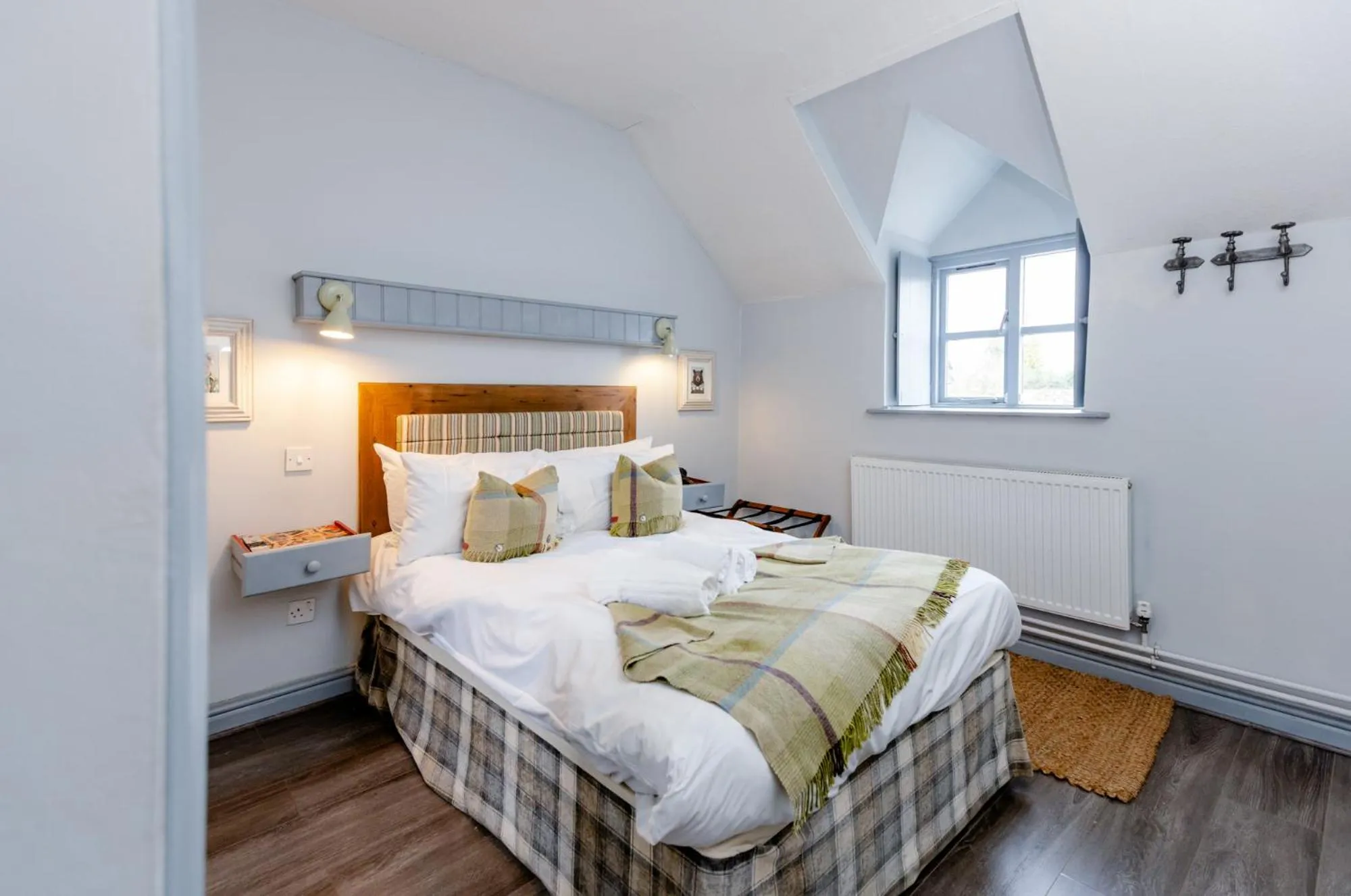 Photo of the whole room, Bed in The White Horse Inn