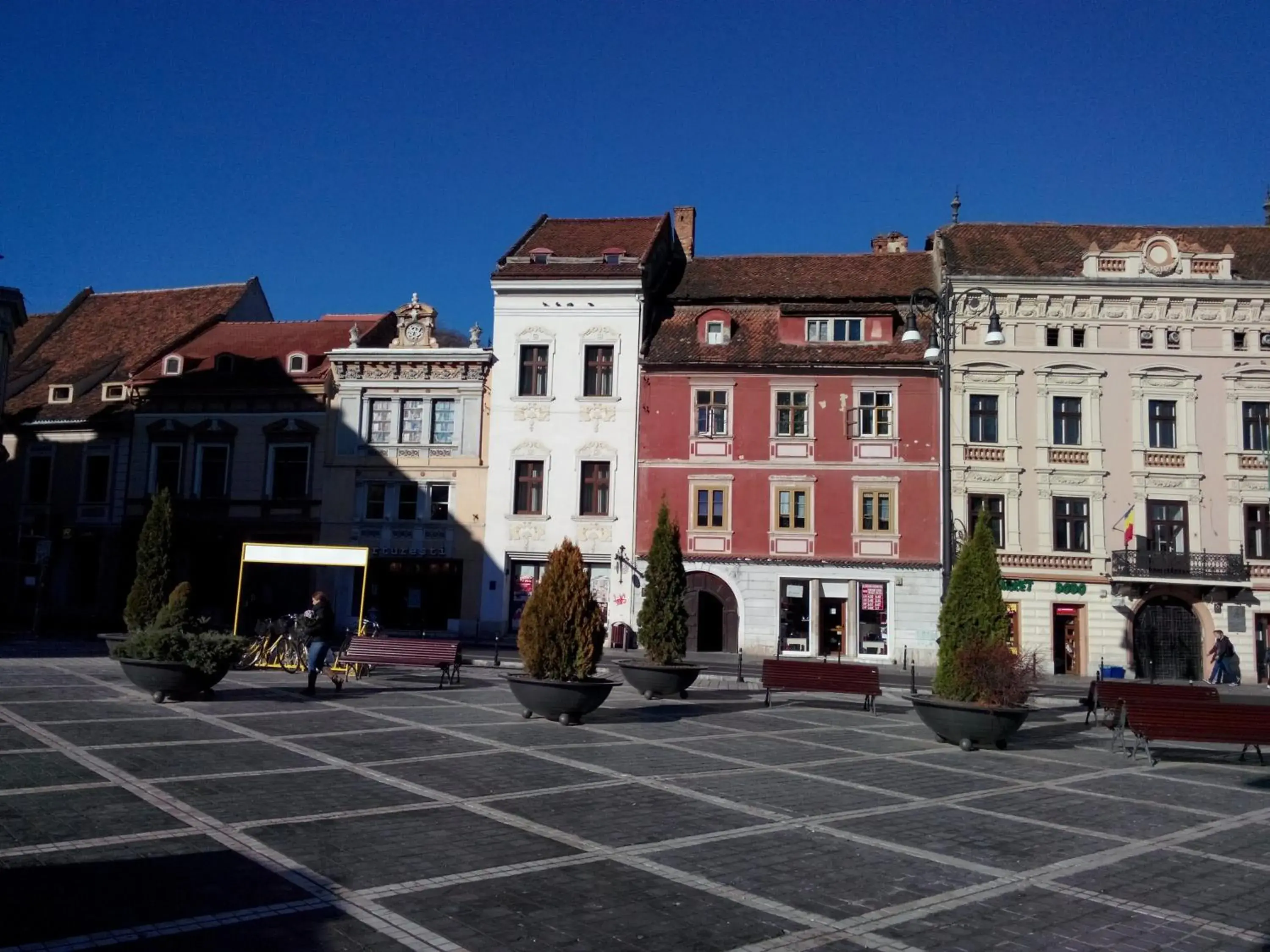 Facade/entrance in Main Square Apartments & More Facade/entrance in Main Square Apartments & More