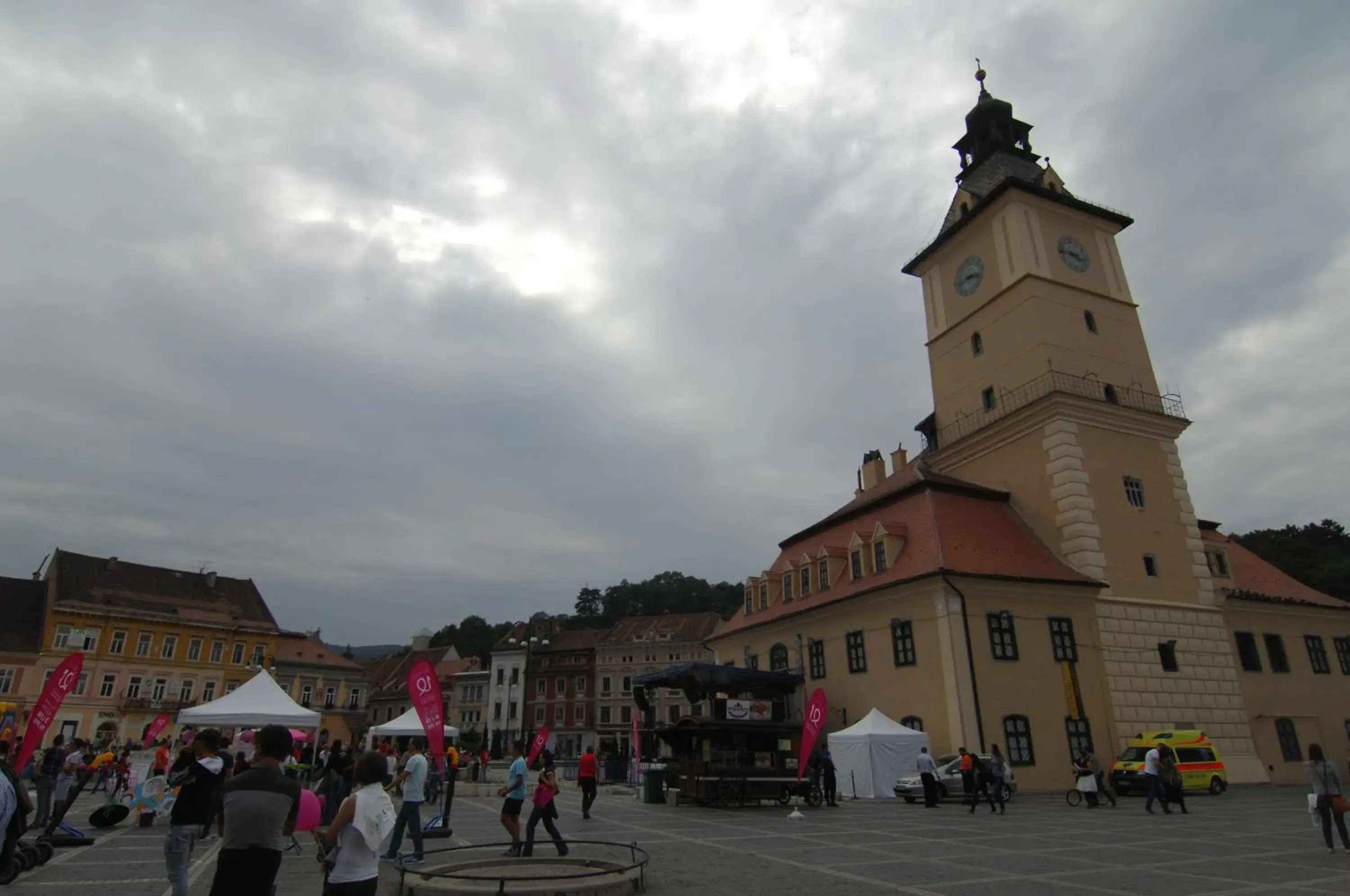 Facade/entrance in Main Square Apartments & More Facade/entrance in Main Square Apartments & More