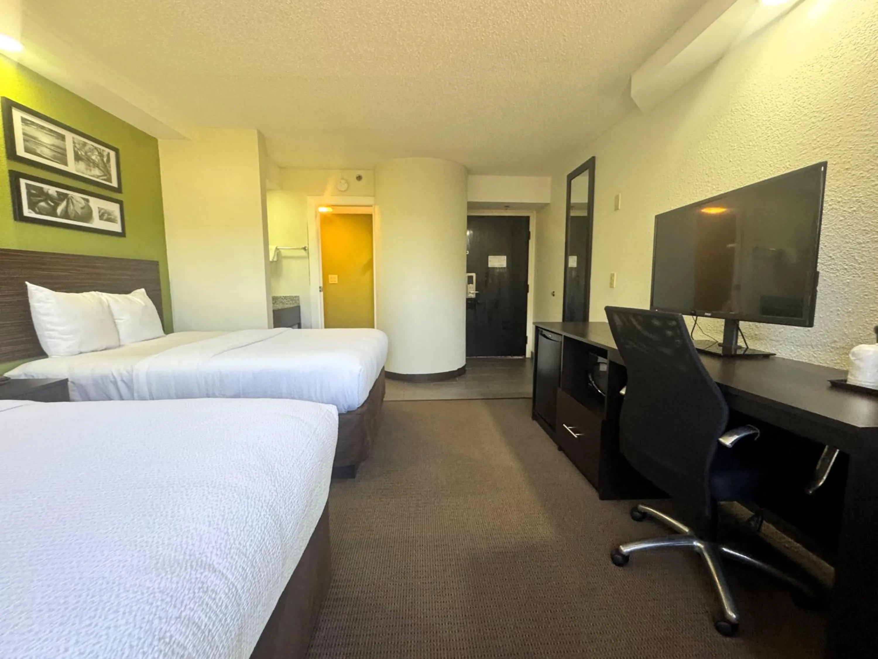 Photo of the whole room, Bed in Travelodge by Wyndham Flowood
