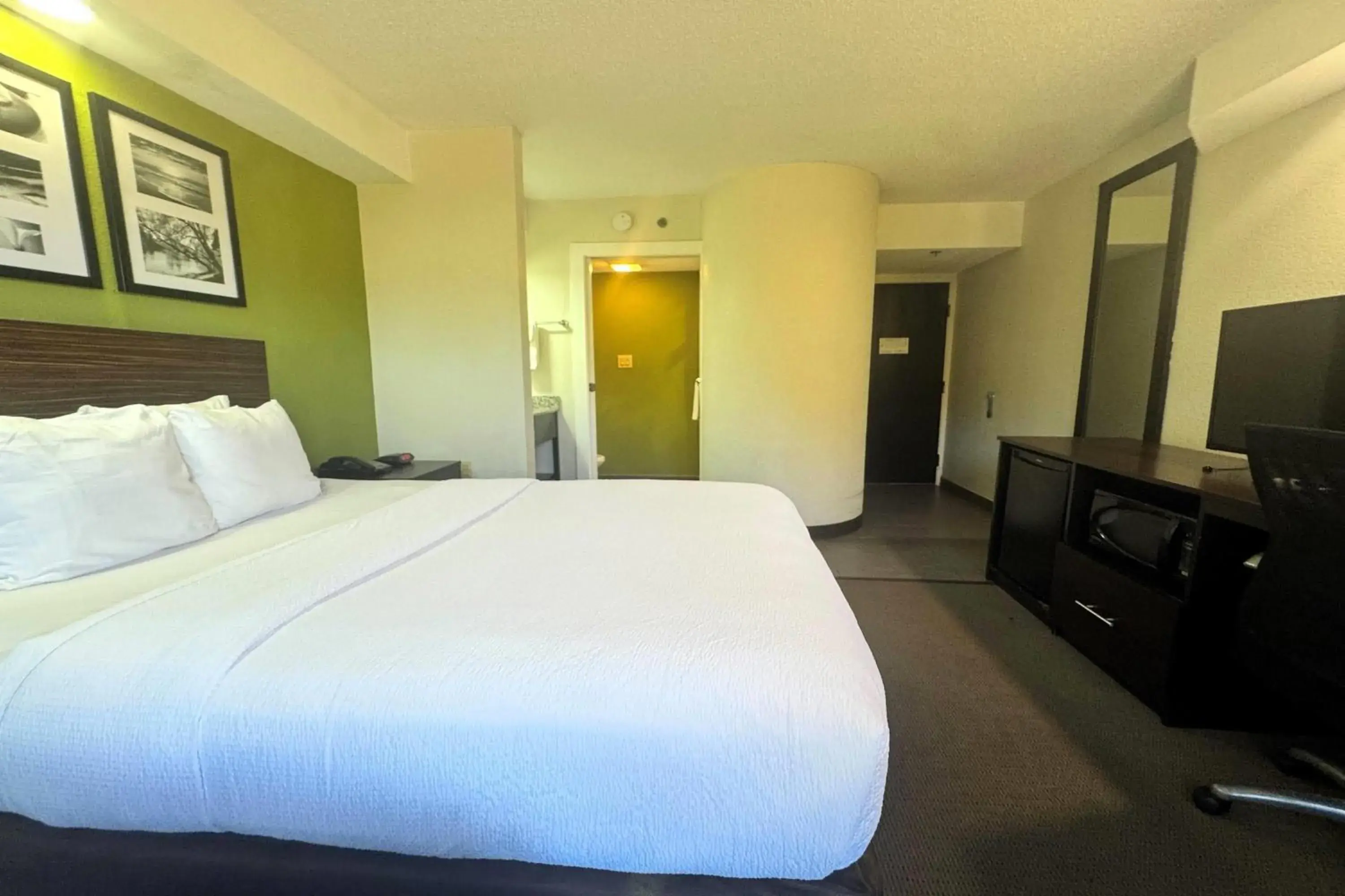 Photo of the whole room, Bed in Travelodge by Wyndham Photo of the whole room, Bed in Travelodge by Wyndham