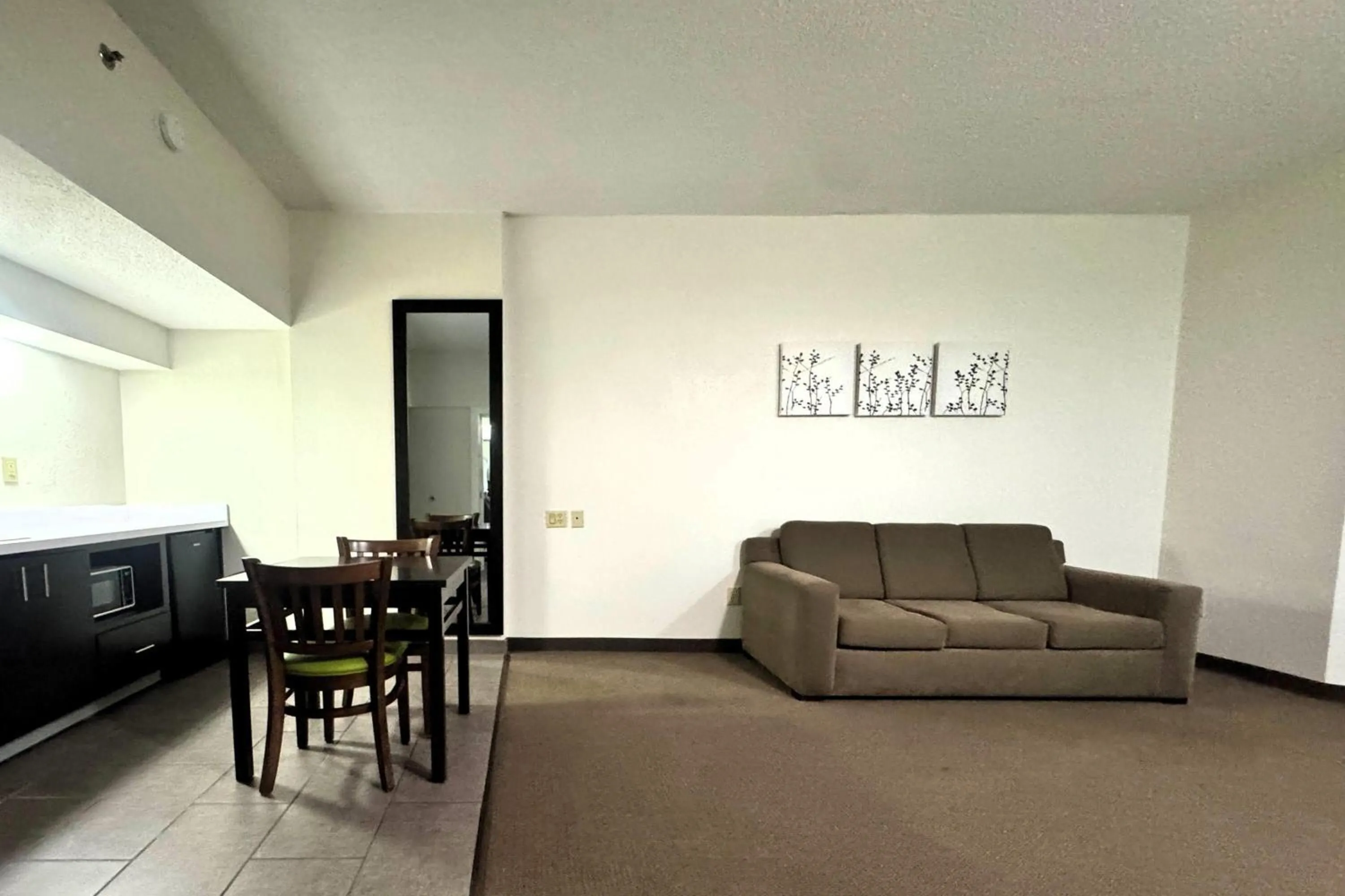 Photo of the whole room in Travelodge by Wyndham