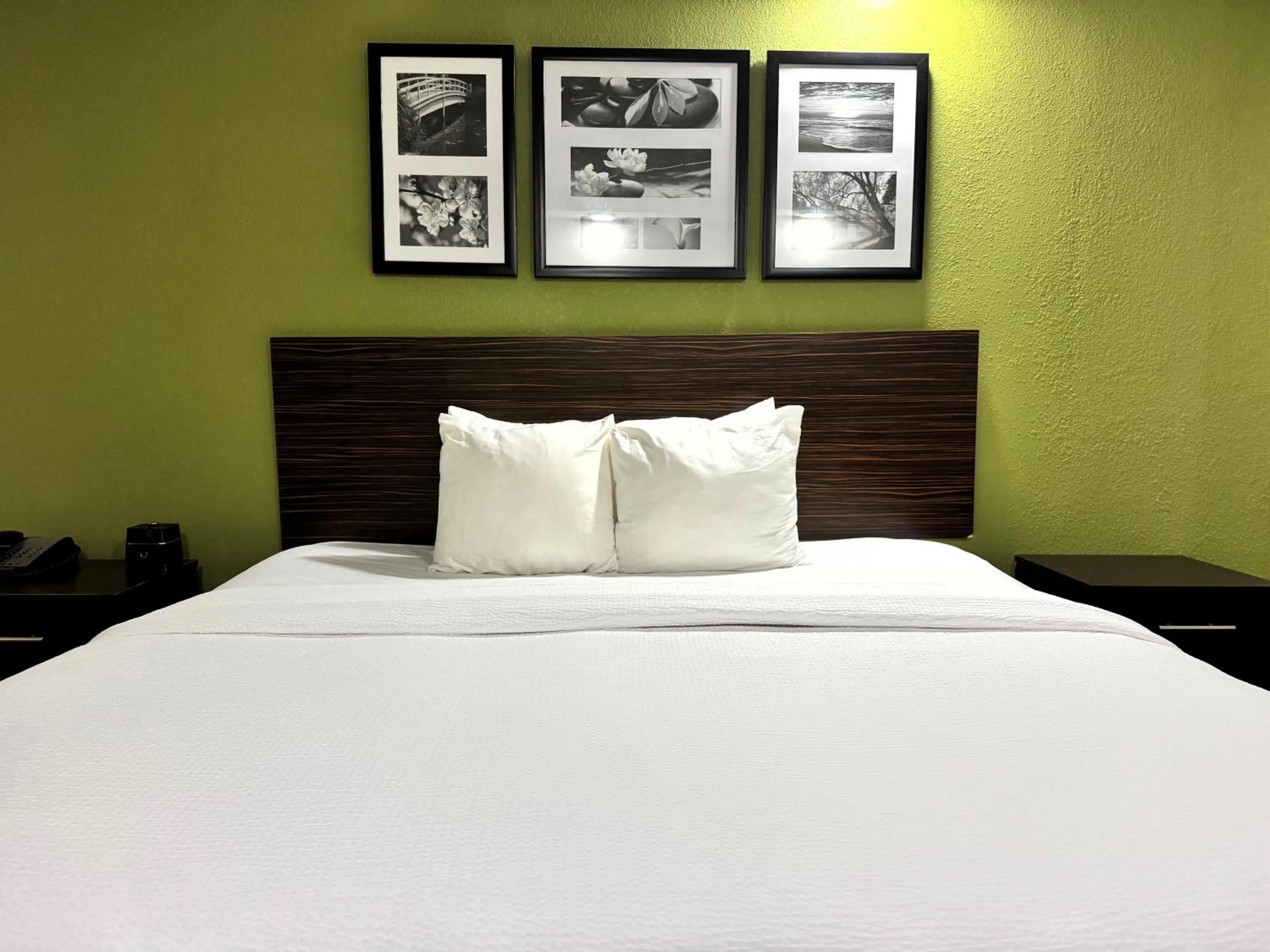 Bed in Travelodge by Wyndham Flowood