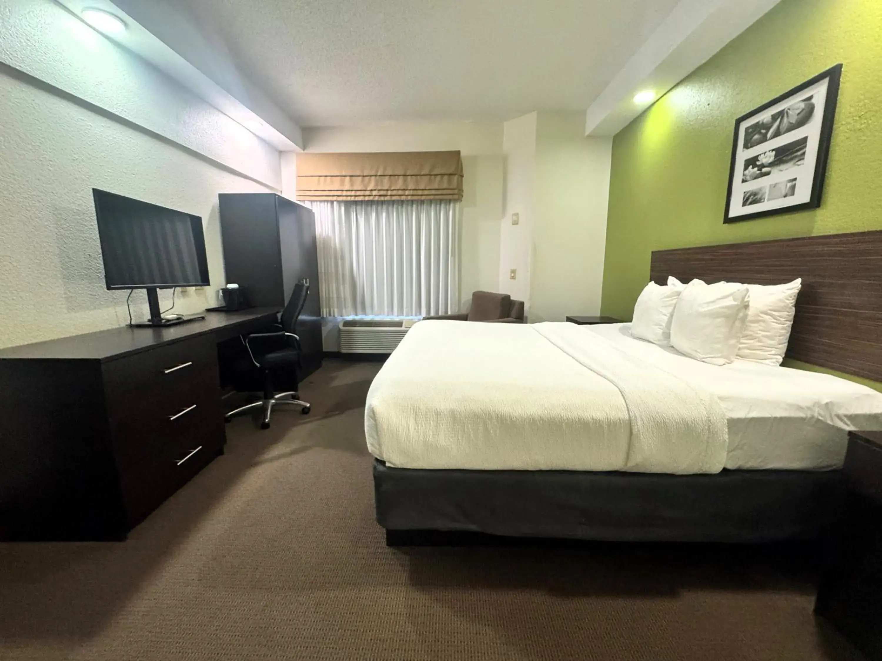 Bedroom, Bed in Travelodge by Wyndham Flowood Bedroom, Bed in Travelodge by Wyndham Flowood