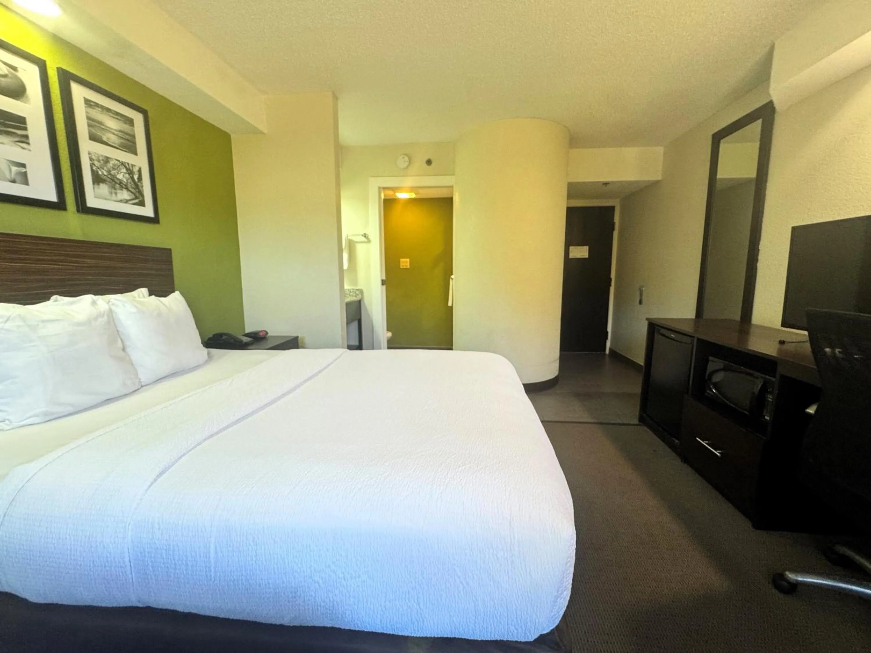 Photo of the whole room, Bed in Travelodge by Wyndham Flowood