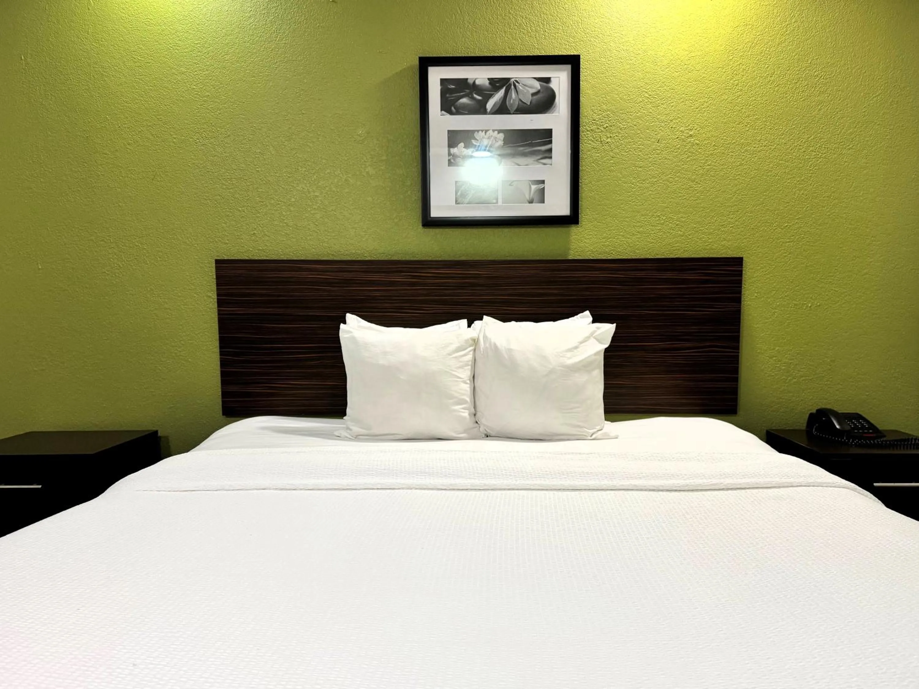 Bed in Travelodge by Wyndham Flowood
