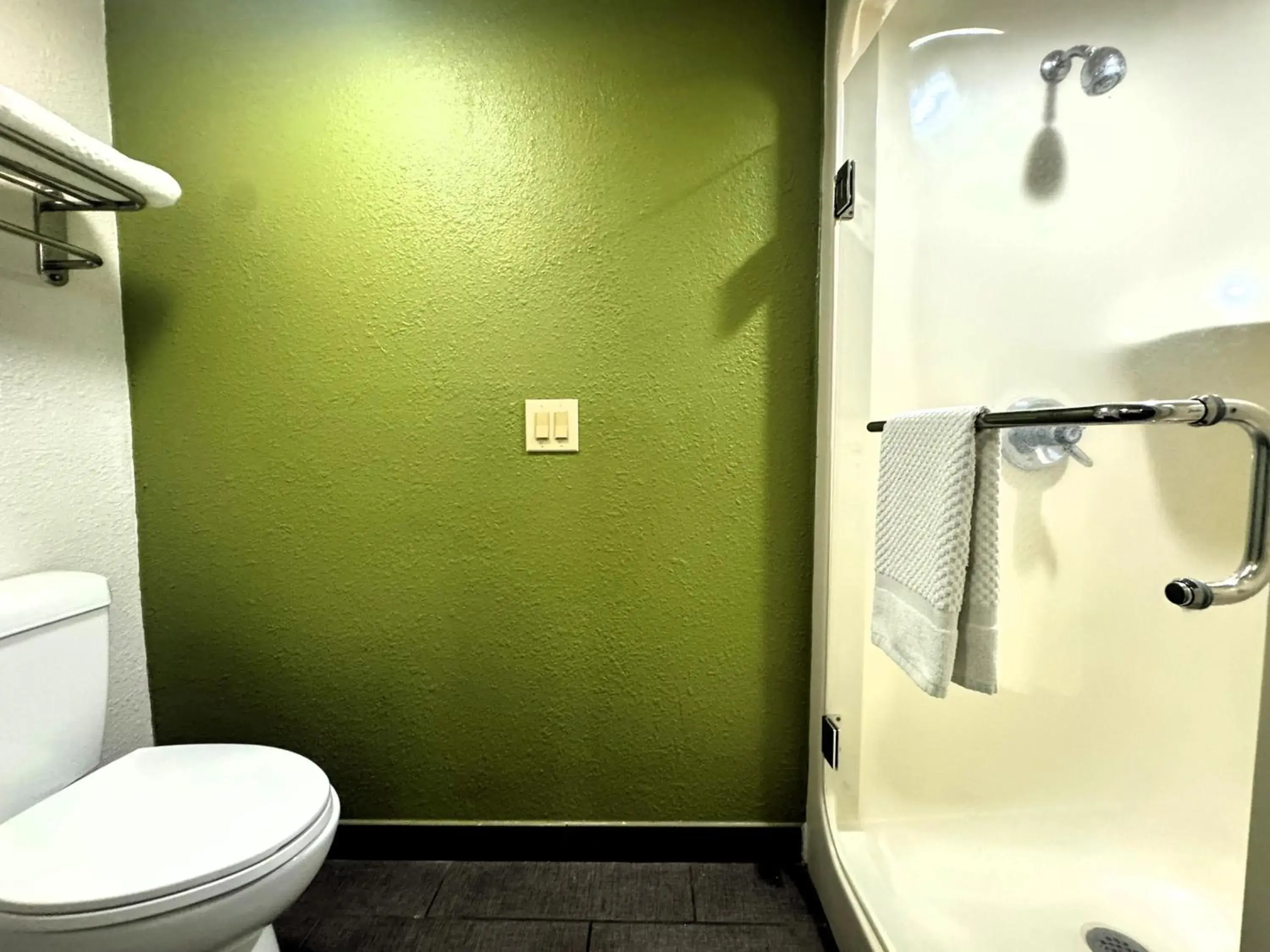 Double Room with Two Double Beds - Non-Smoking in Travelodge by Wyndham Flowood Double Room with Two Double Beds - Non-Smoking in Travelodge by Wyndham Flowood