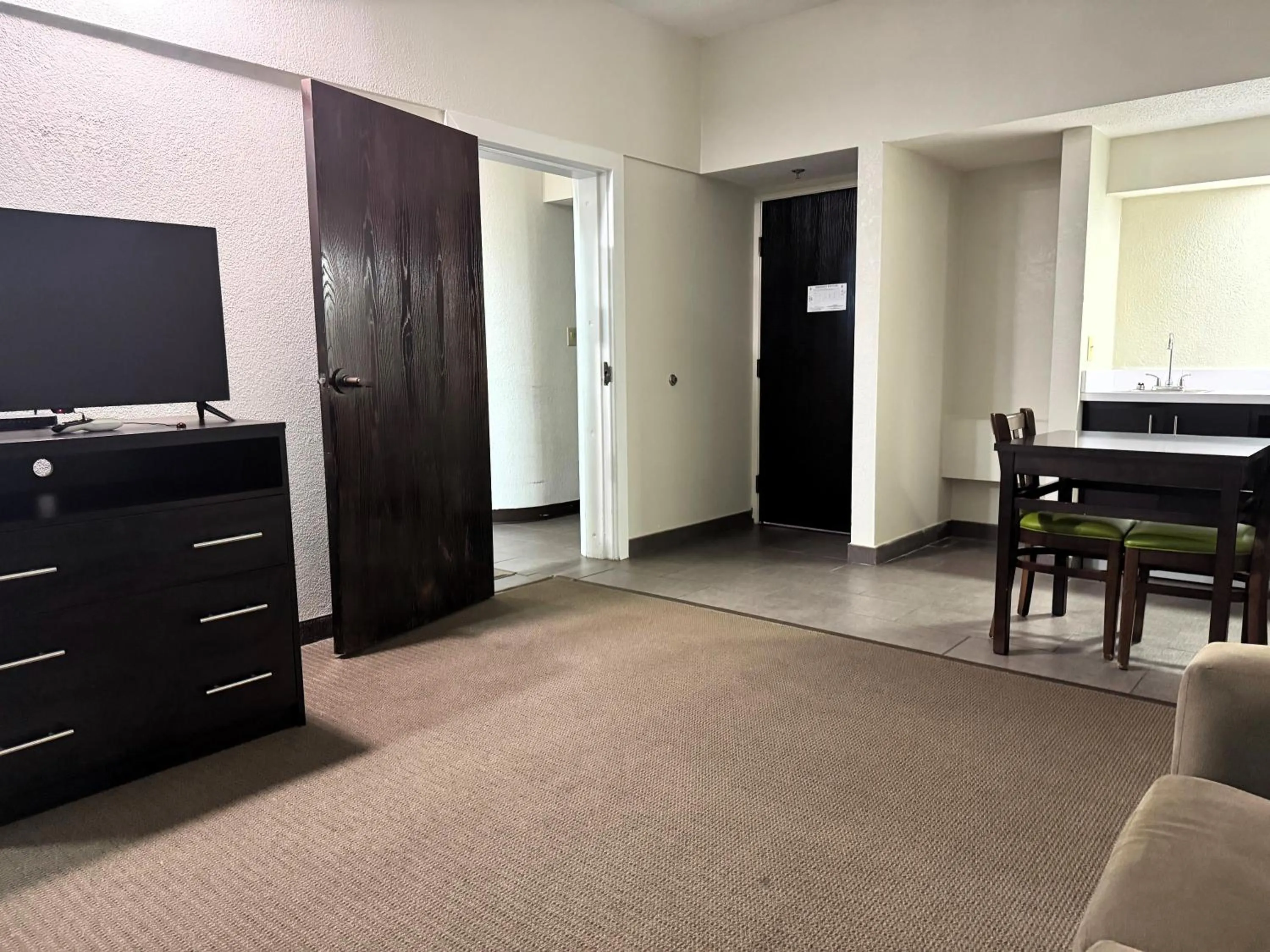 Photo of the whole room in Travelodge by Wyndham Flowood