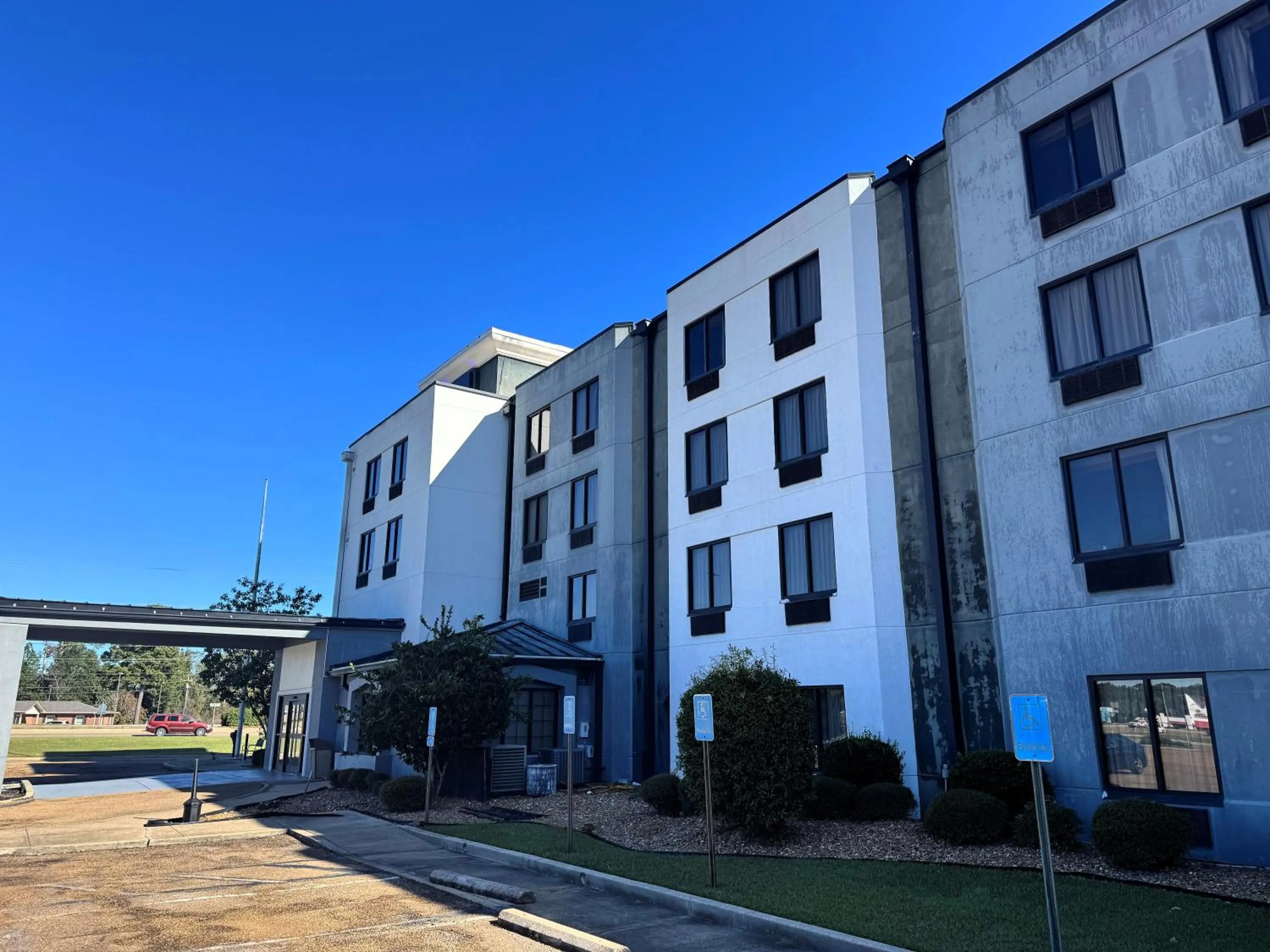 Property building in Travelodge by Wyndham Flowood