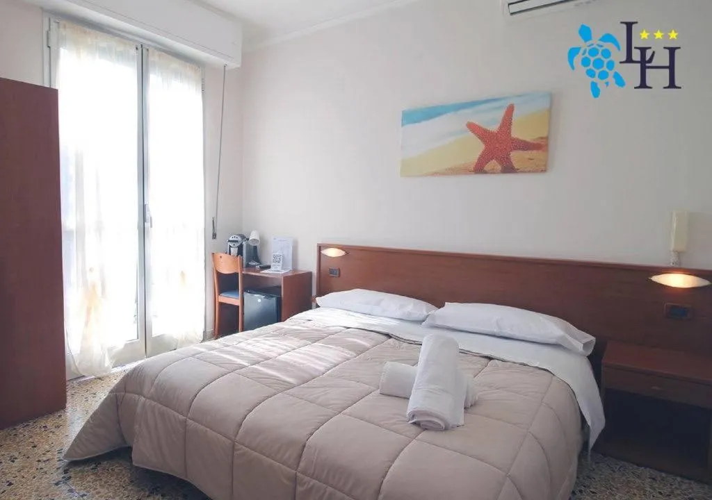 Bed in Hotel Lora RDA Luxury