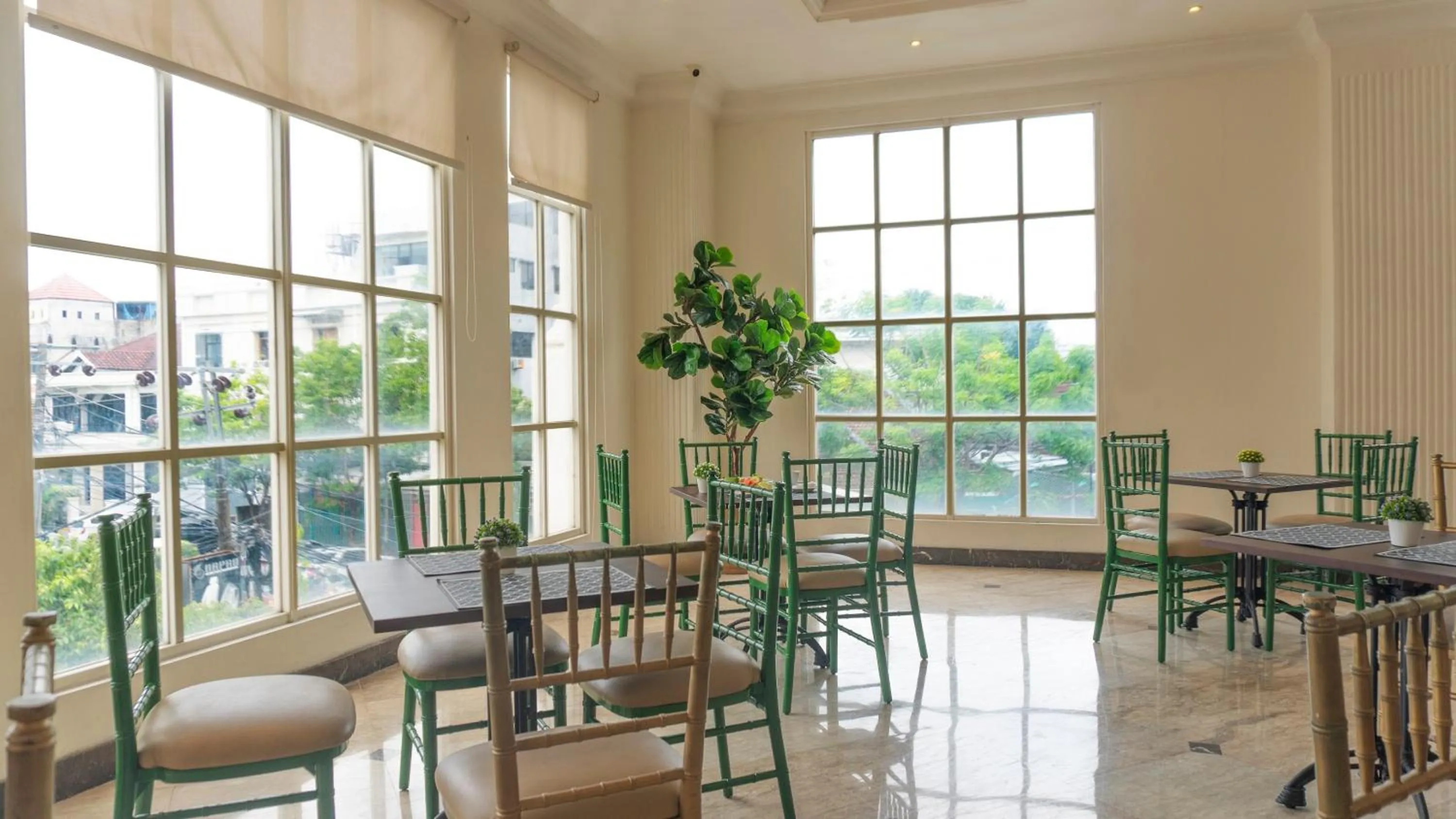 Restaurant/places to eat in d'primahotel Pattimura Makassar