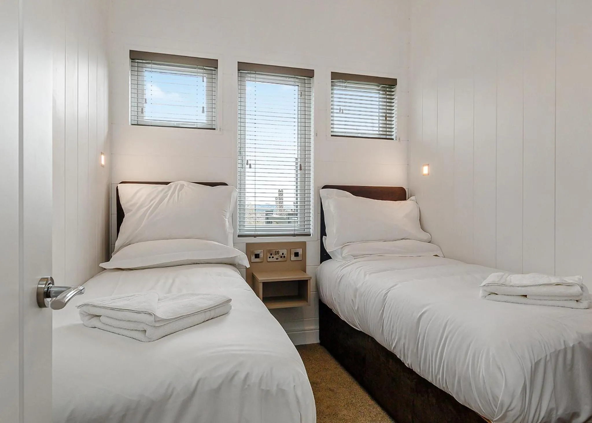 Property building, Bed in Cheddar Woods Resort And Spa