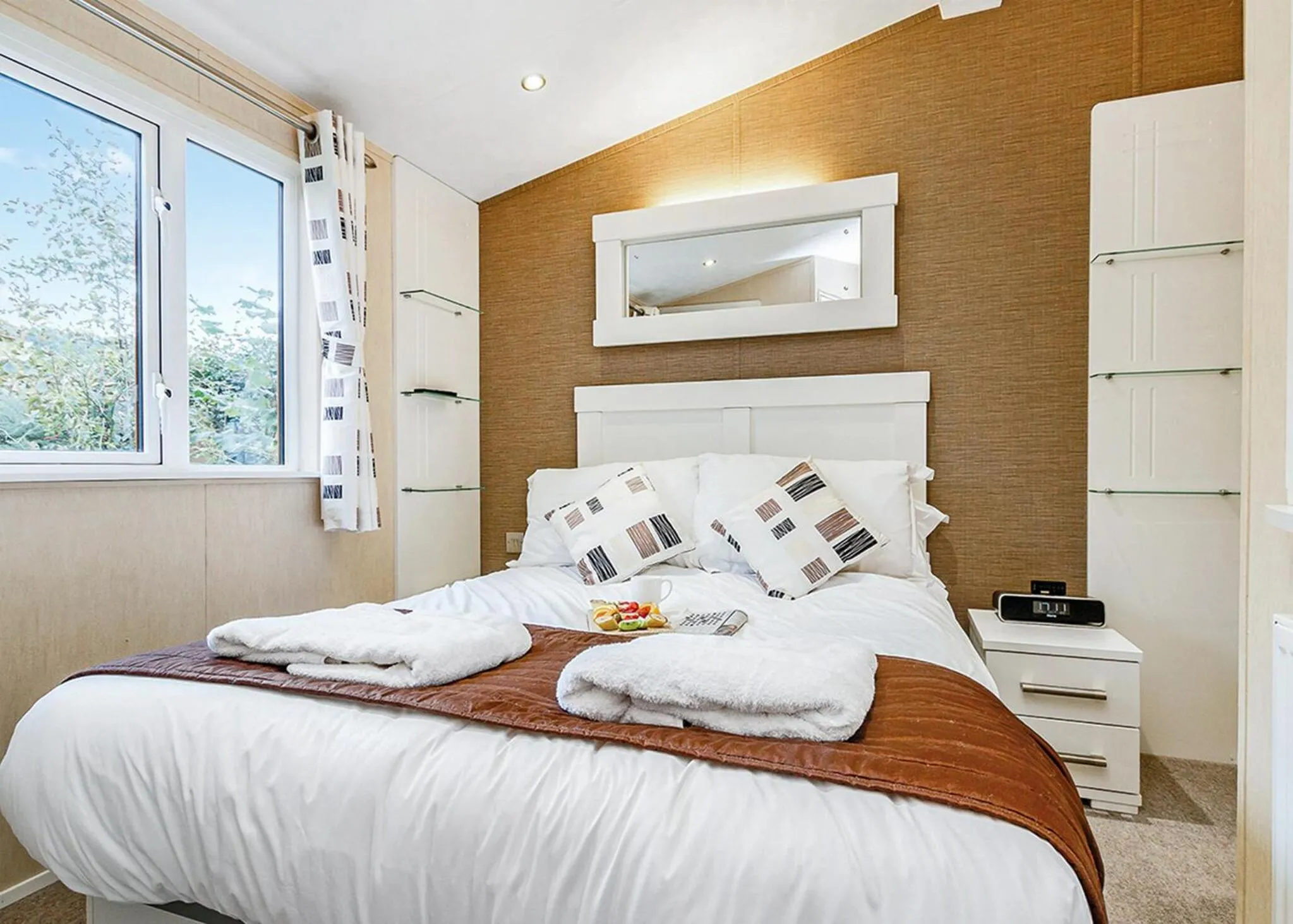 Property building, Bed in Cheddar Woods Resort And Spa
