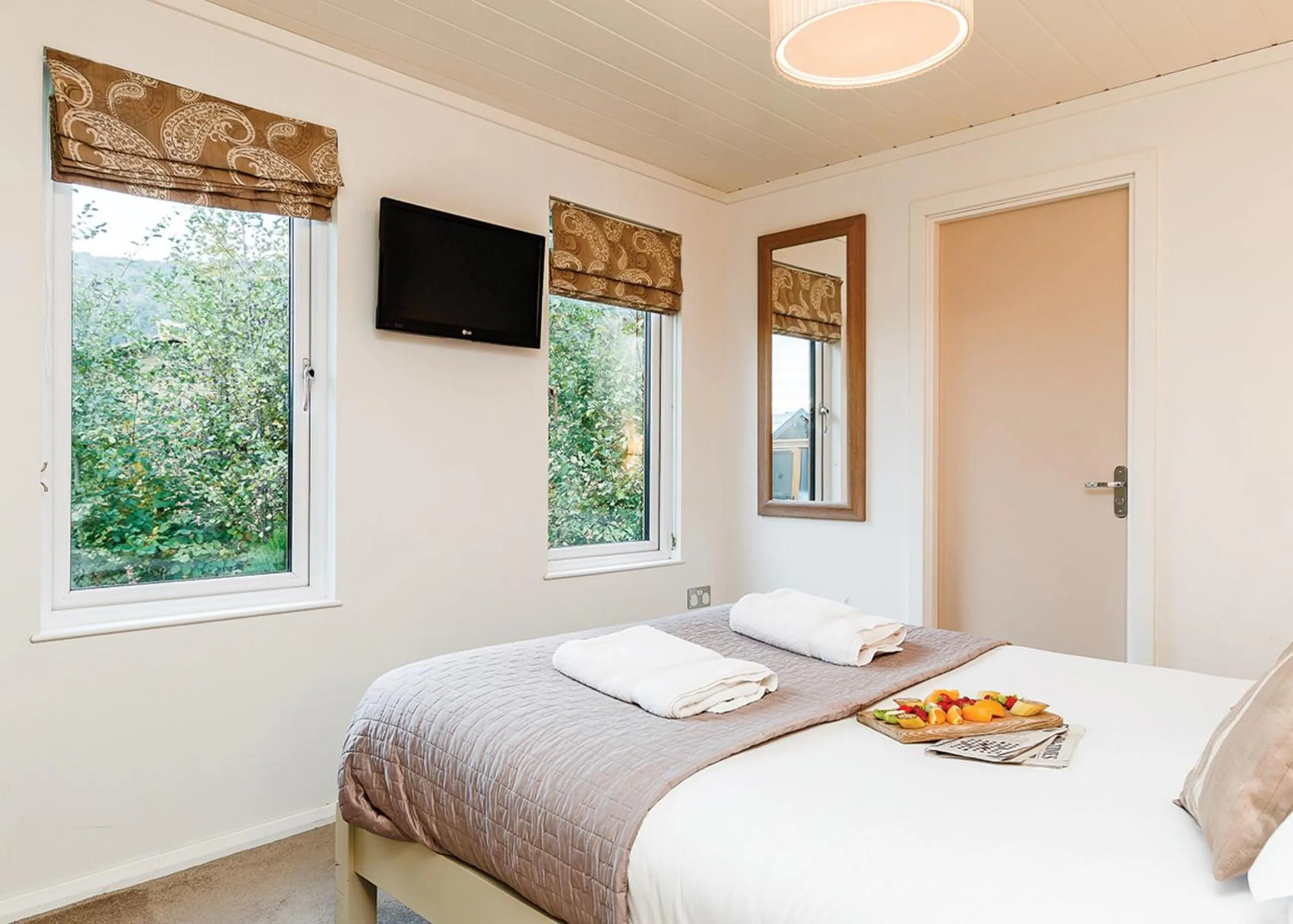 Property building, Bed in Cheddar Woods Resort And Spa