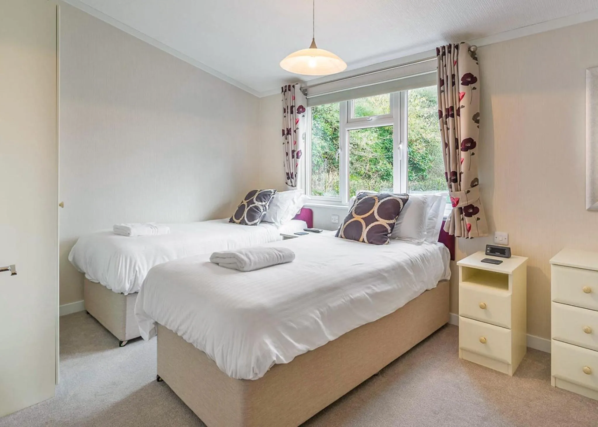 Property building, Bed in Cheddar Woods Resort And Spa
