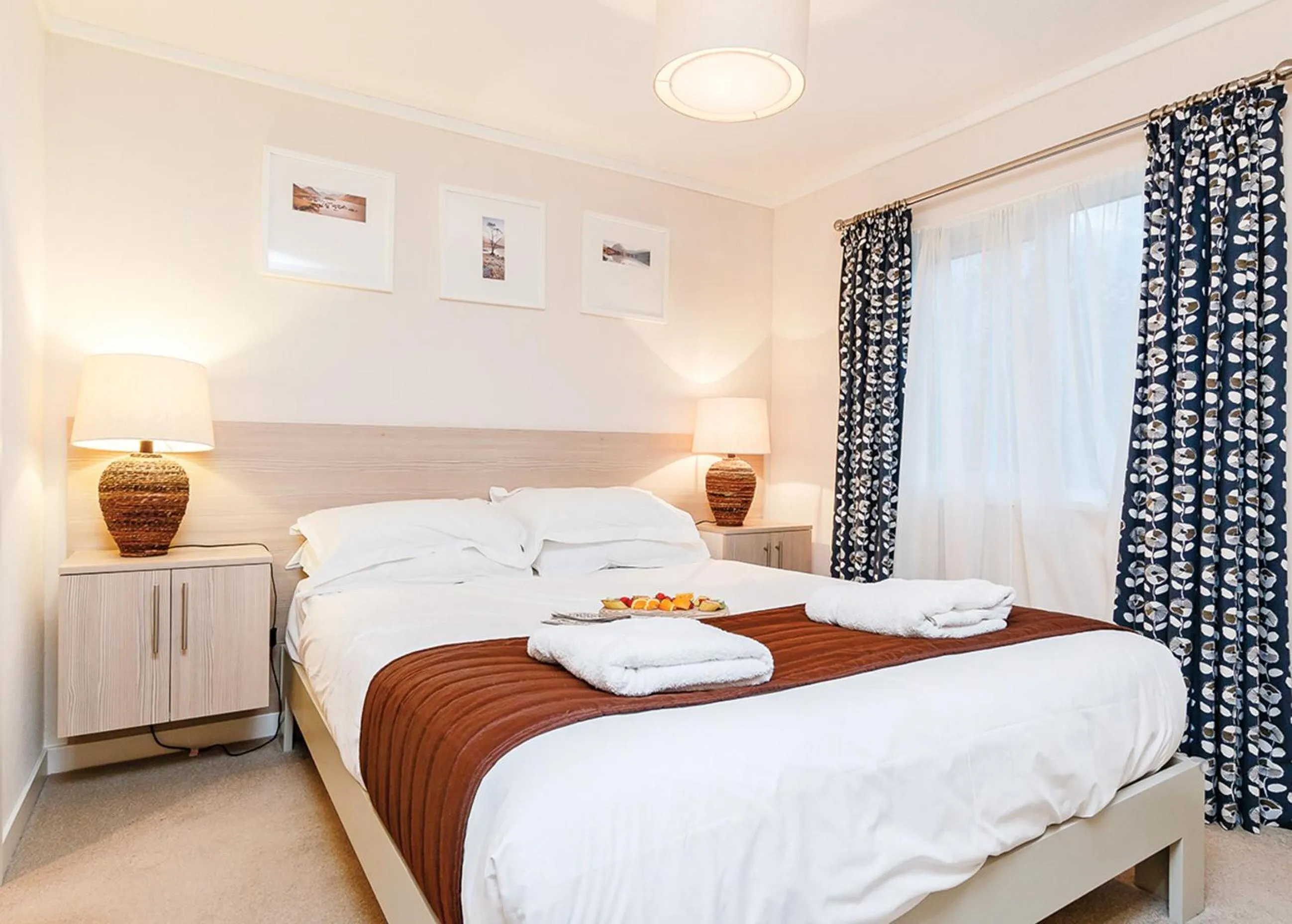 Property building, Bed in Cheddar Woods Resort And Spa