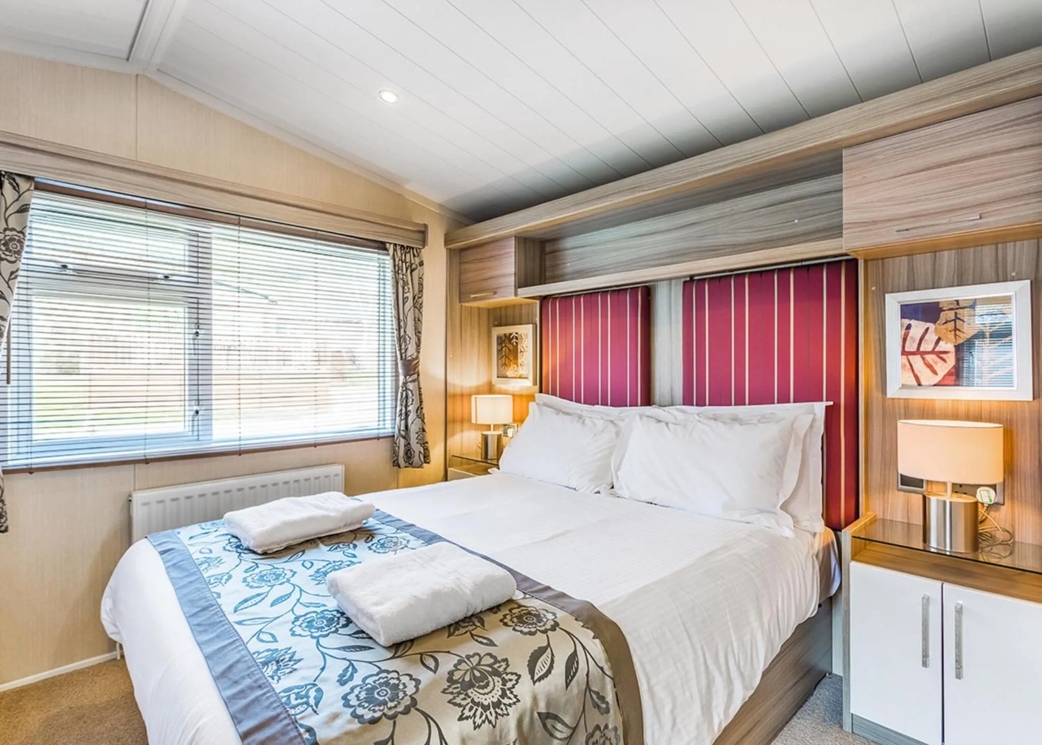 Property building, Bed in Cheddar Woods Resort And Spa
