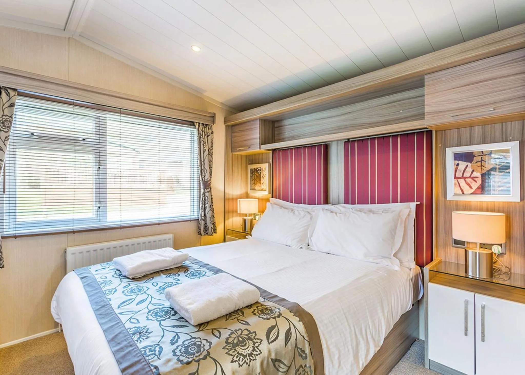 Property building, Bed in Cheddar Woods Resort And Spa