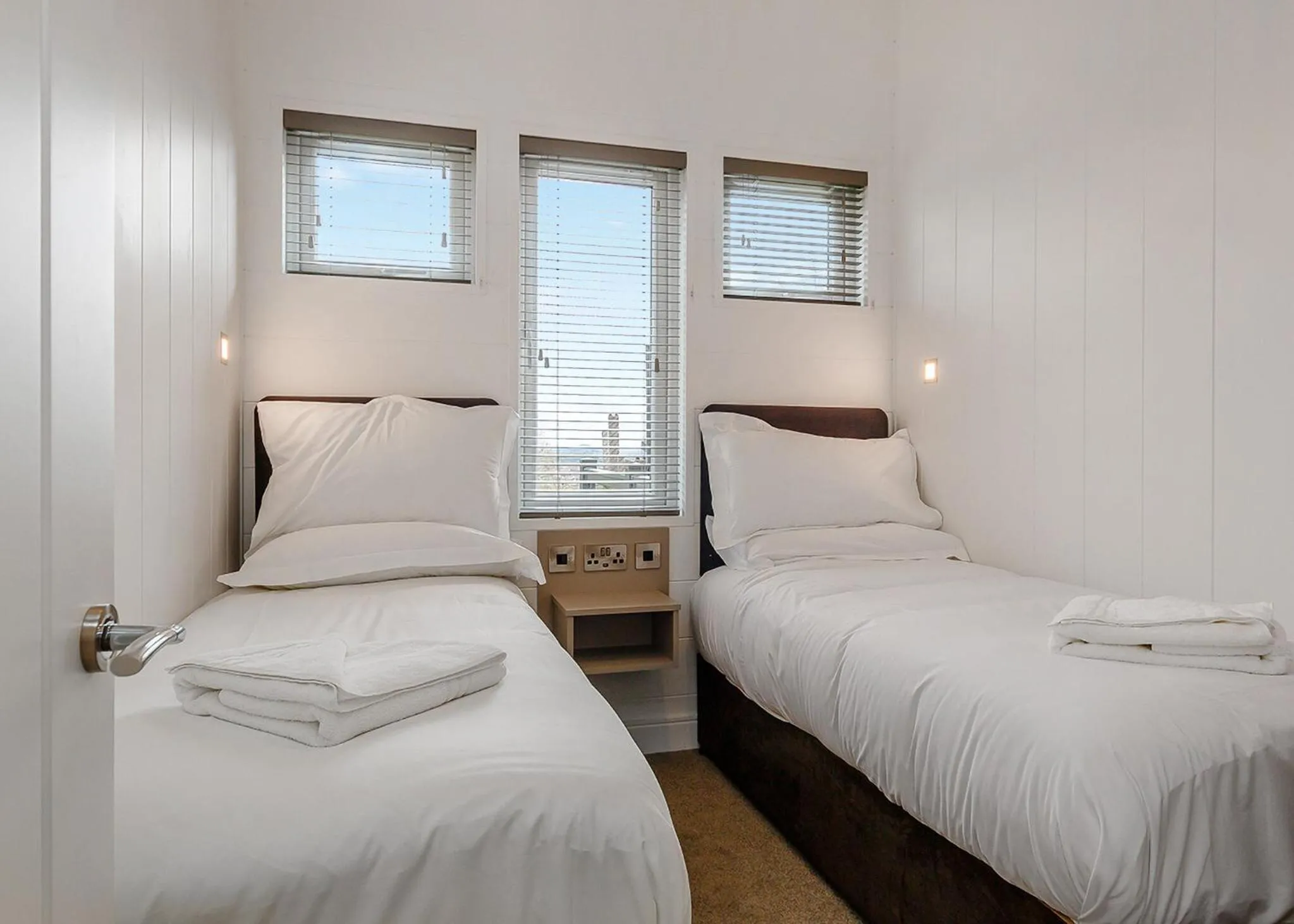 Property building, Bed in Cheddar Woods Resort And Spa