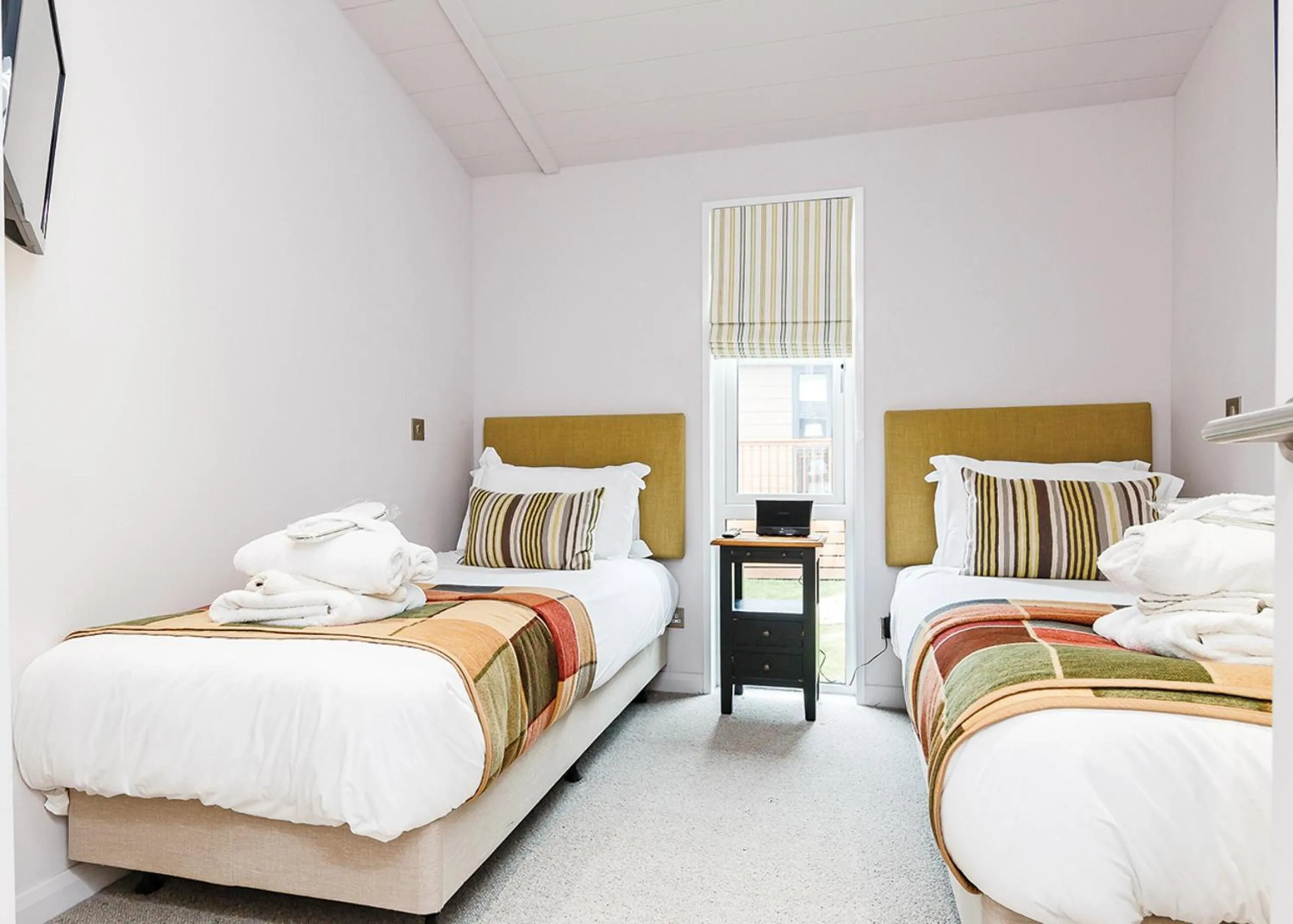 Property building, Bed in Cheddar Woods Resort And Spa