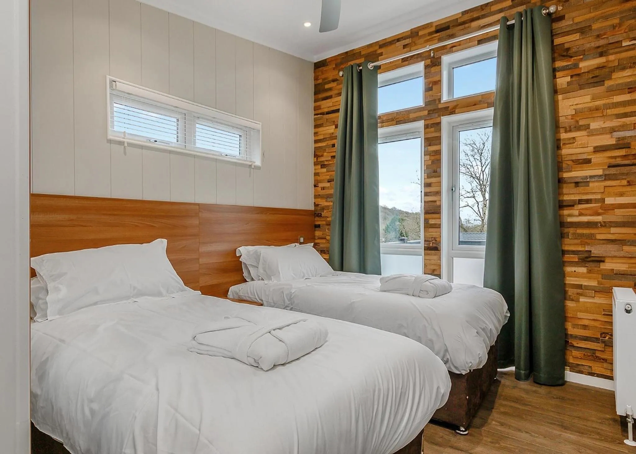 Property building, Bed in Cheddar Woods Resort And Spa