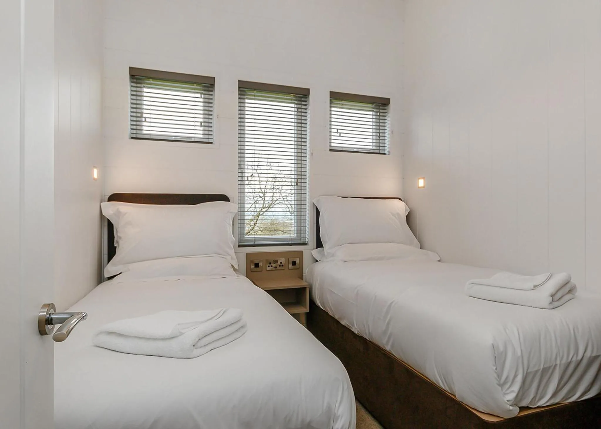 Property building, Bed in Cheddar Woods Resort And Spa